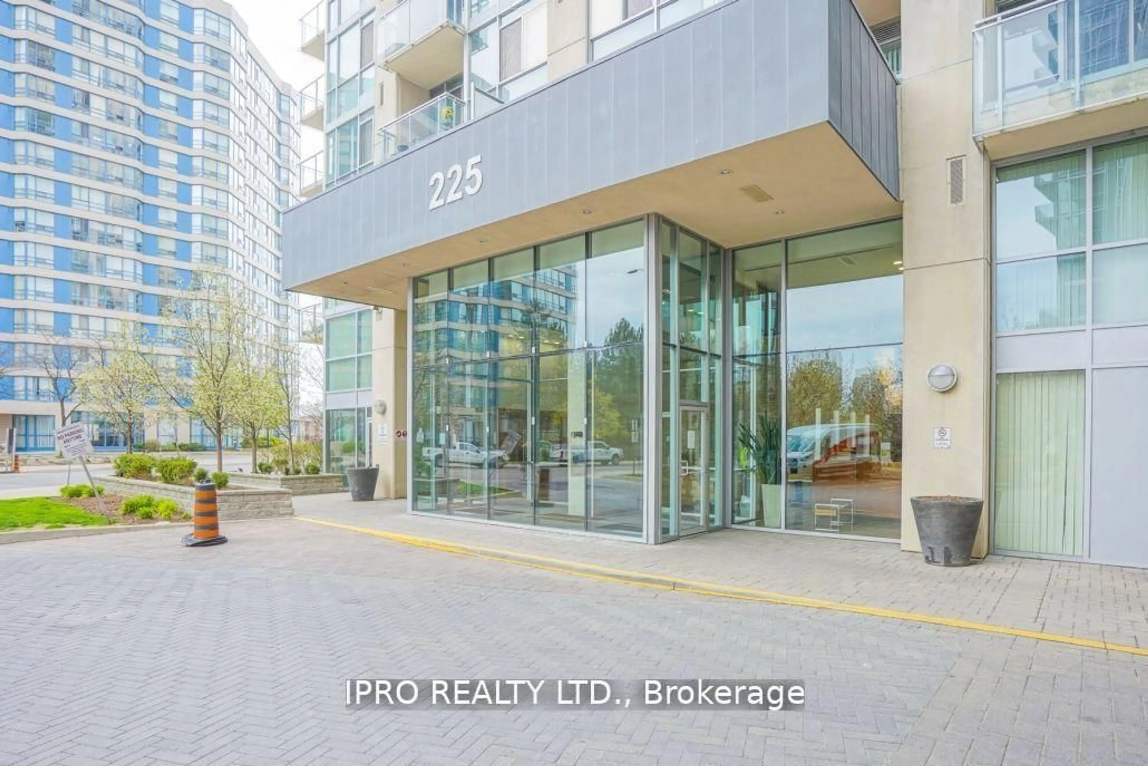 Indoor foyer for 225 Webb Dr #2710, Mississauga Ontario L5B 4P2