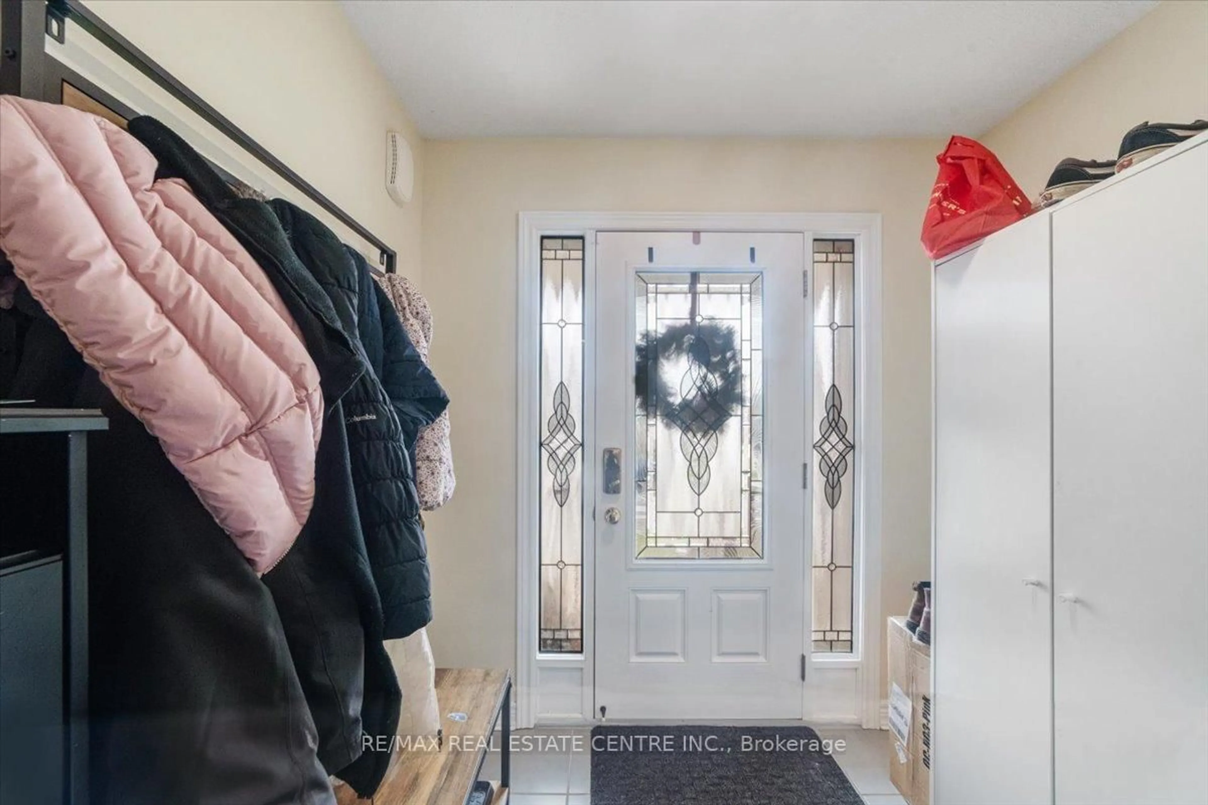 Indoor entryway for 1 Laverty Cres, Orangeville Ontario L9W 6T1