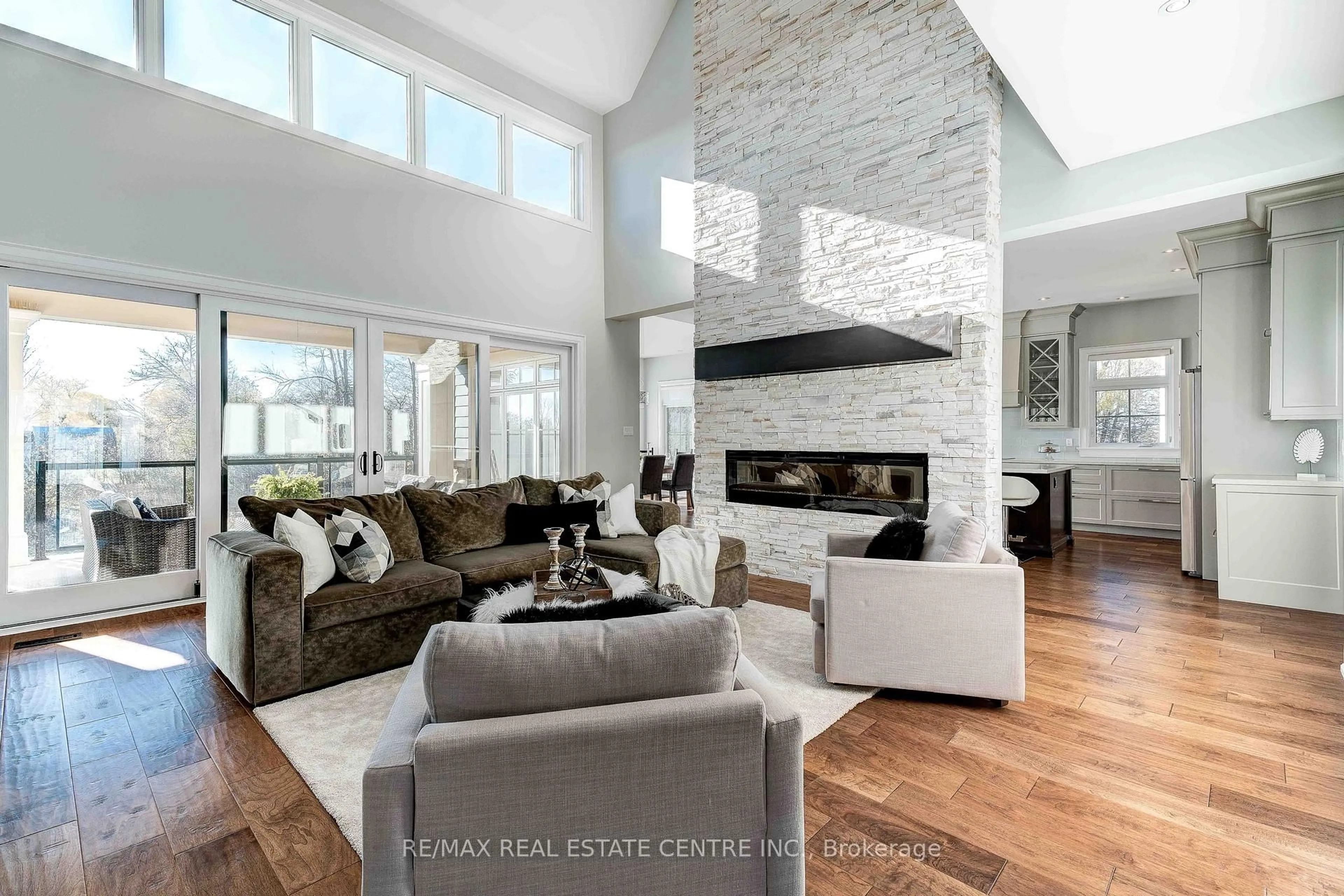 Living room with furniture, unknown for 4496 Henderson Rd, Milton Ontario L9T 2X5