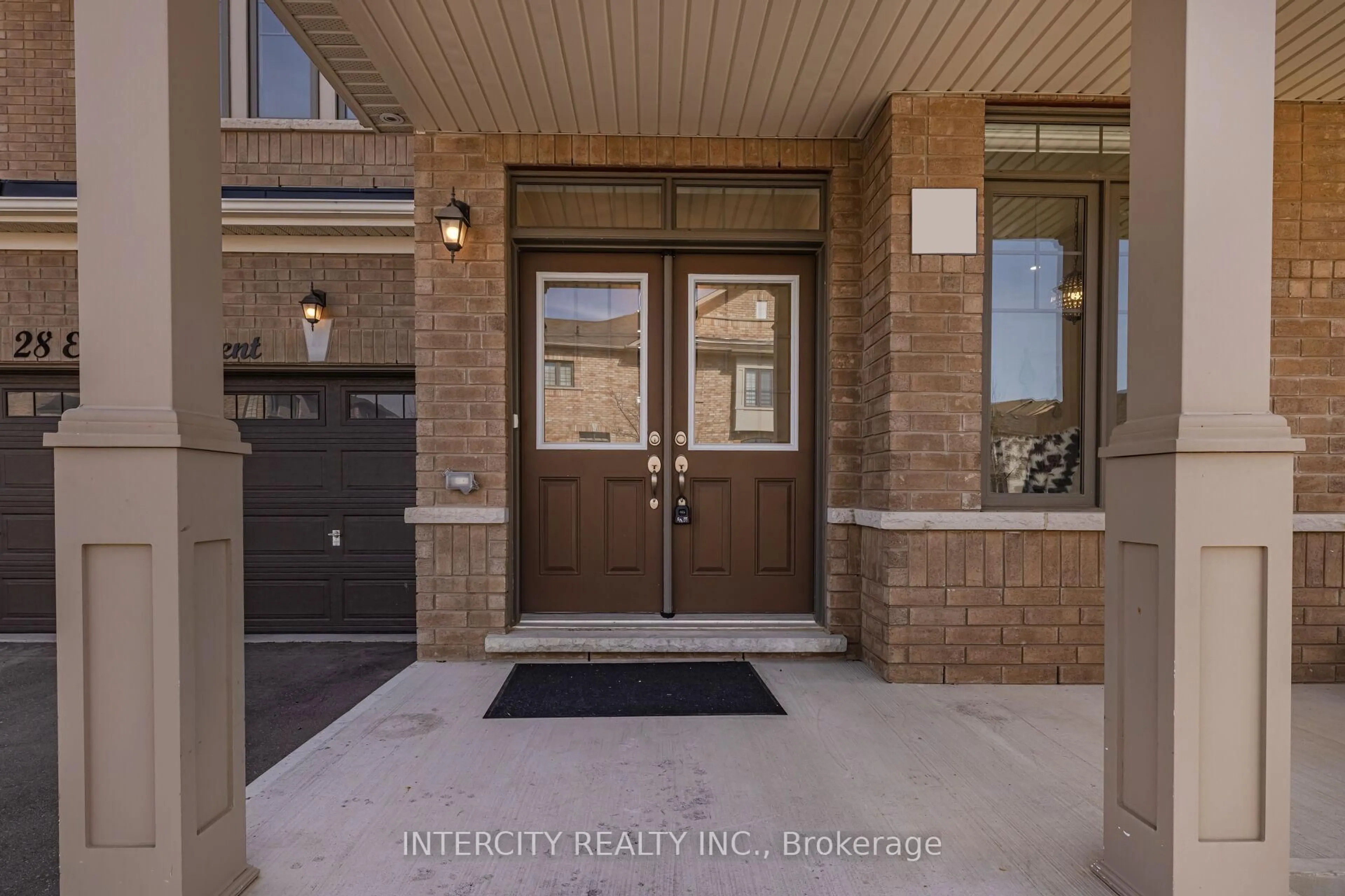 Indoor entryway for 28 Ezra Cres, Brampton Ontario L7A 5A6