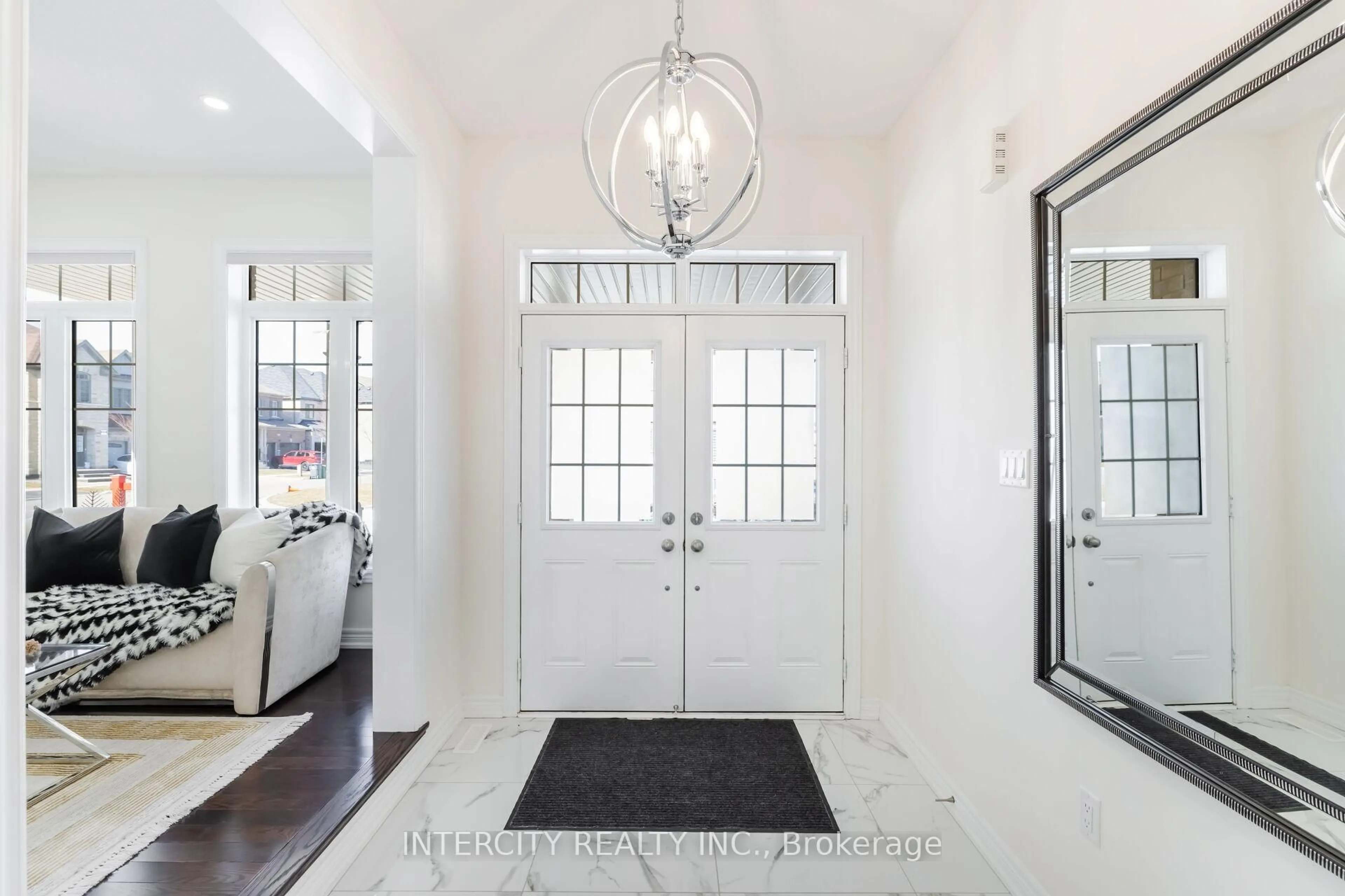 Indoor entryway for 28 Ezra Cres, Brampton Ontario L7A 5A6
