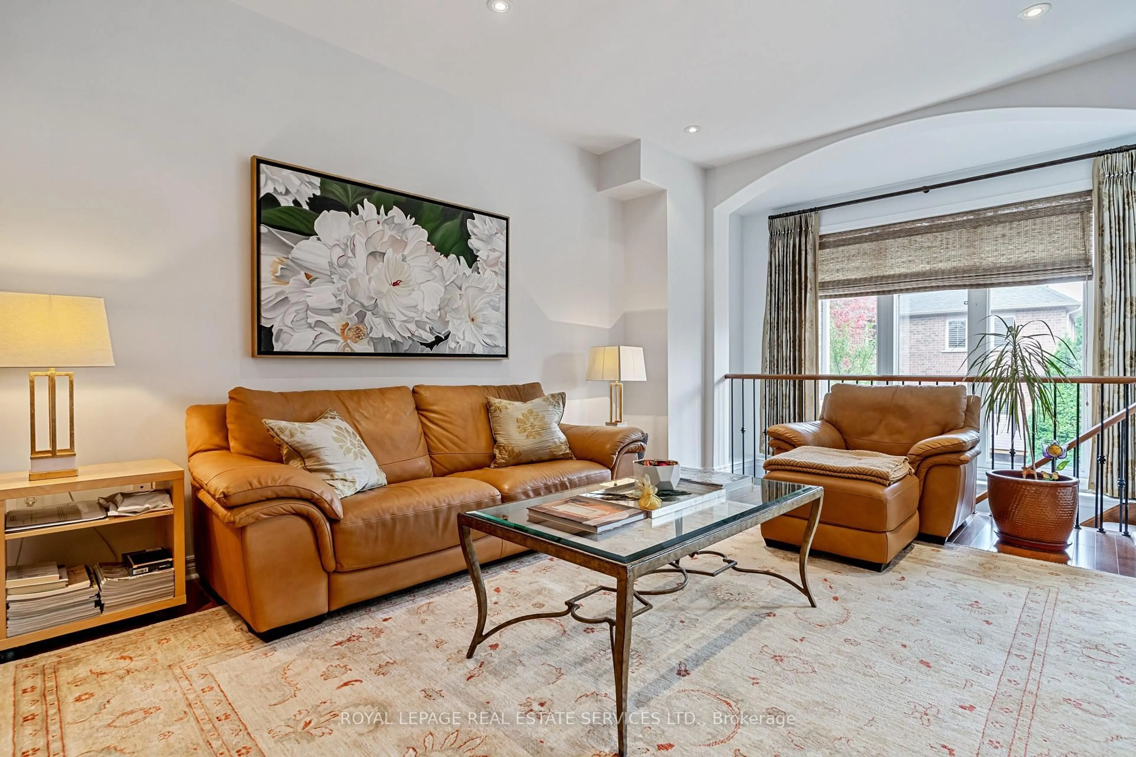 Living room with furniture, unknown for 2130 Emily Circ, Oakville Ontario L6M 0E6
