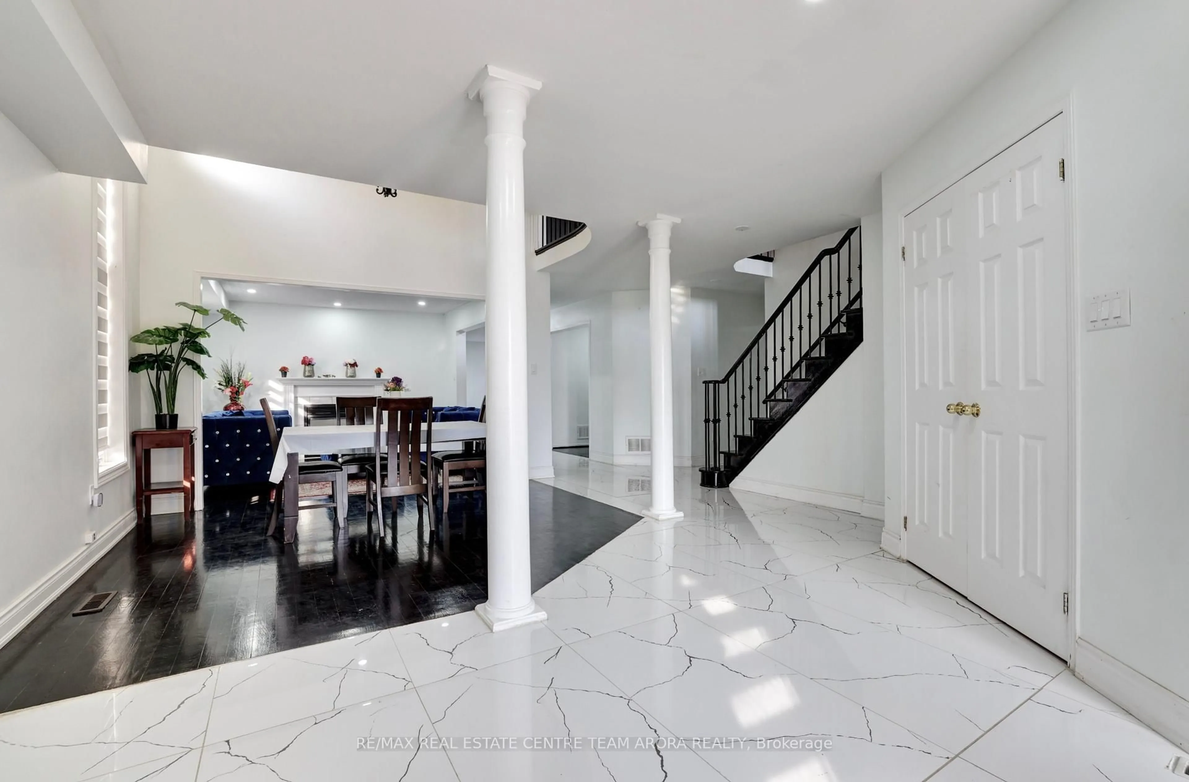 Indoor foyer for 247 Cresthaven Rd, Brampton Ontario L7A 1K8