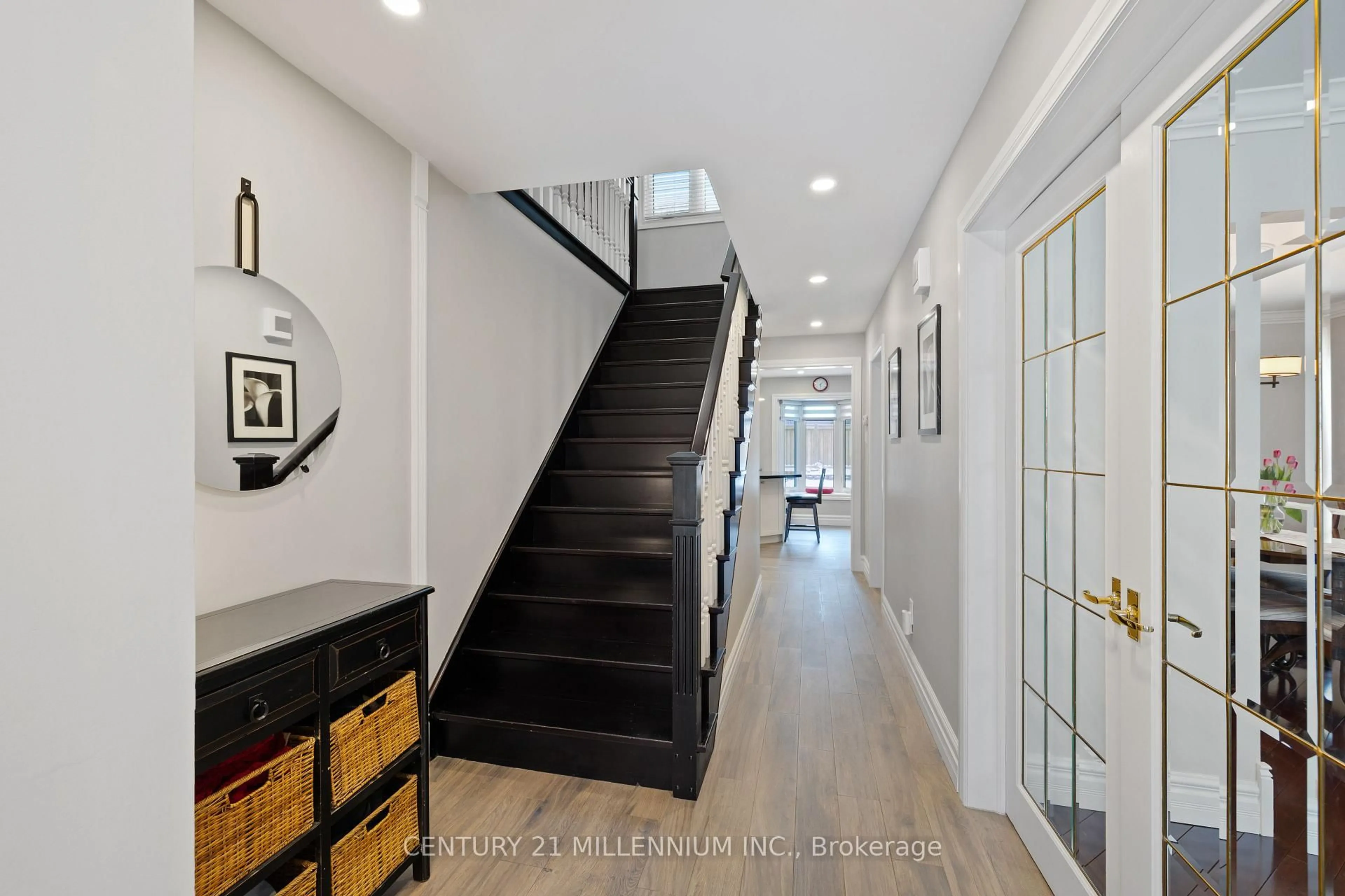 Indoor entryway for 4 Marchmount Cres, Brampton Ontario L6S 2S9