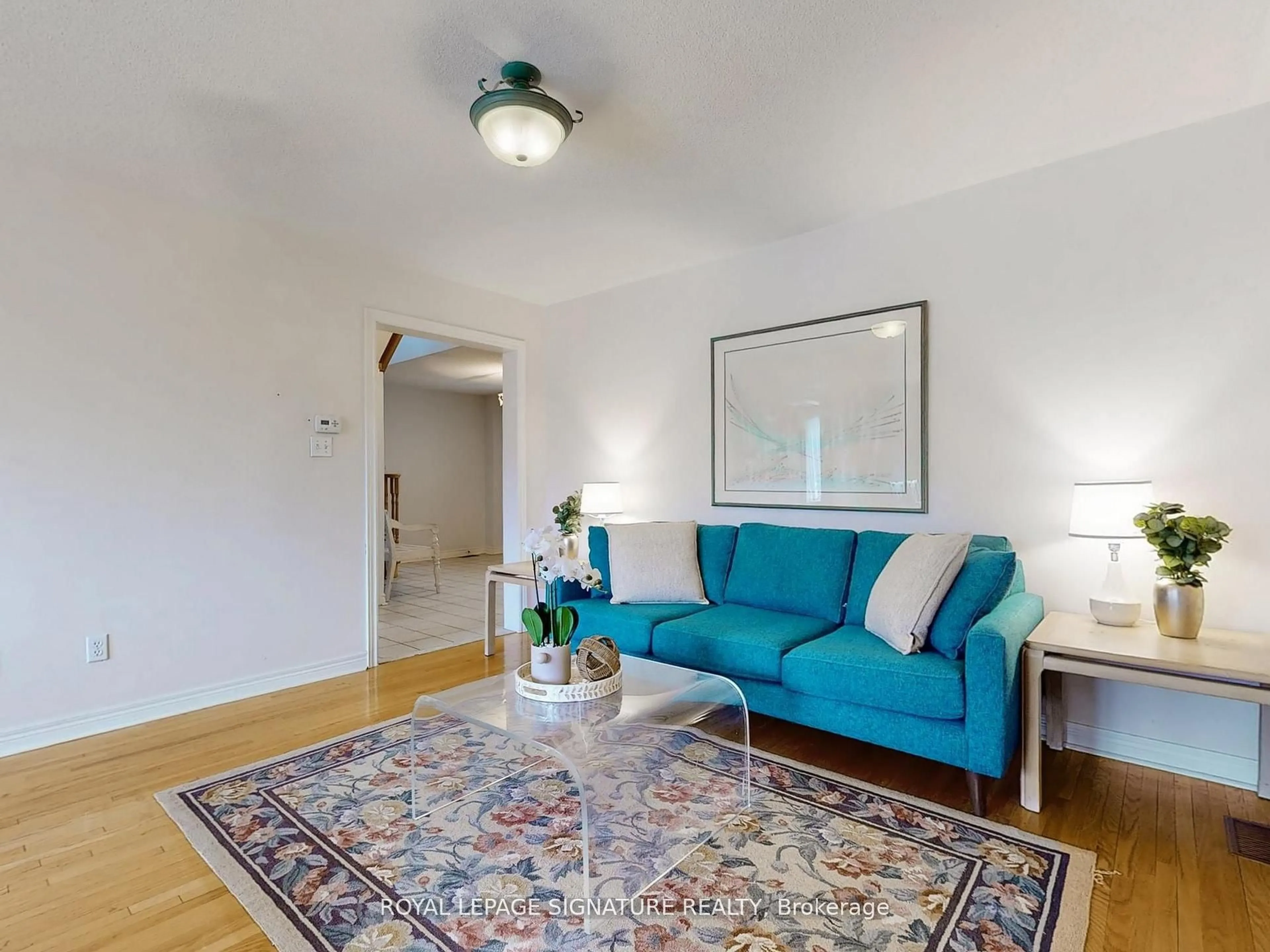 Living room with furniture, unknown for 2592 Andover Rd, Oakville Ontario L6H 6C4