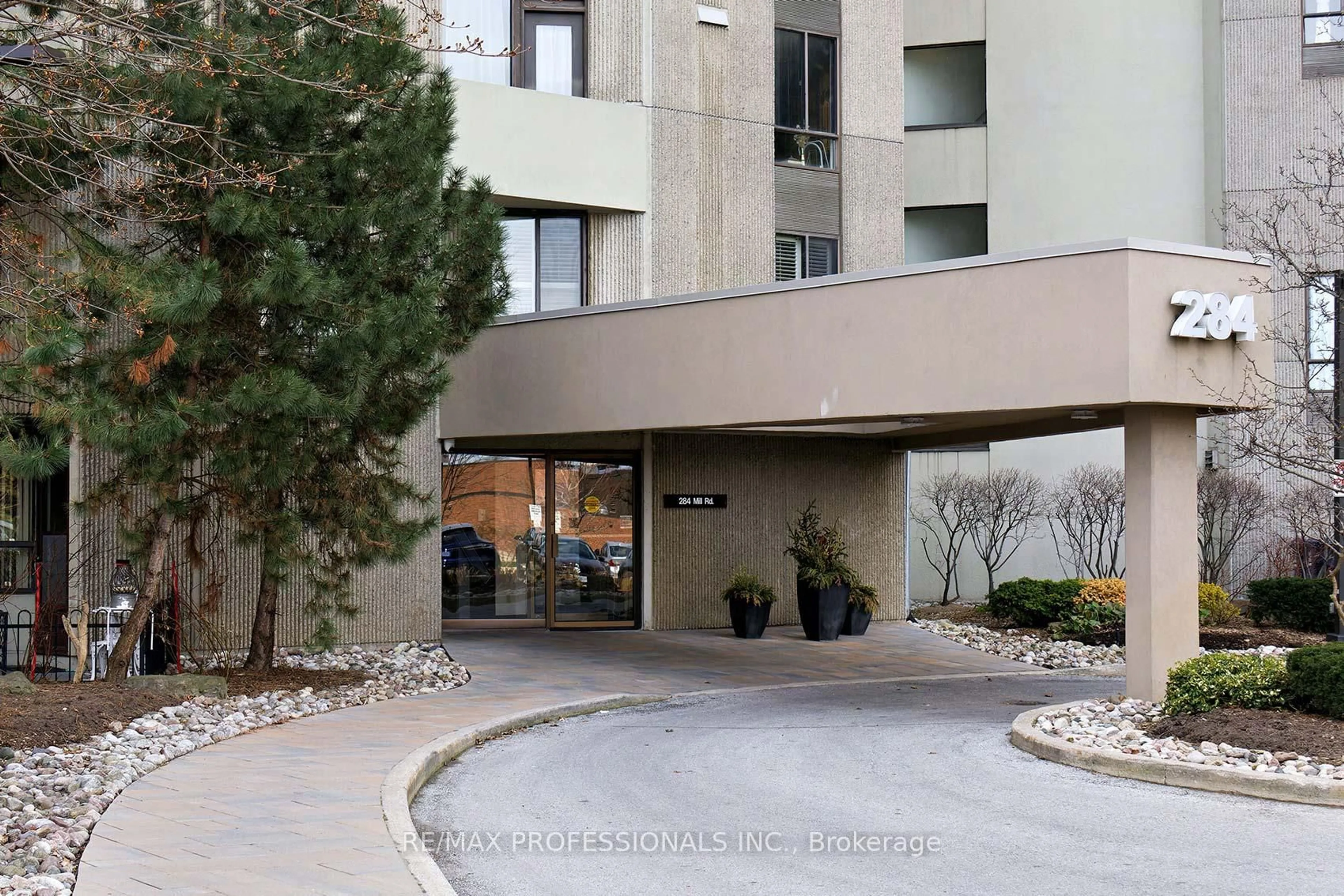 Indoor foyer for 284 Mill Rd #A20, Toronto Ontario M9C 4W6