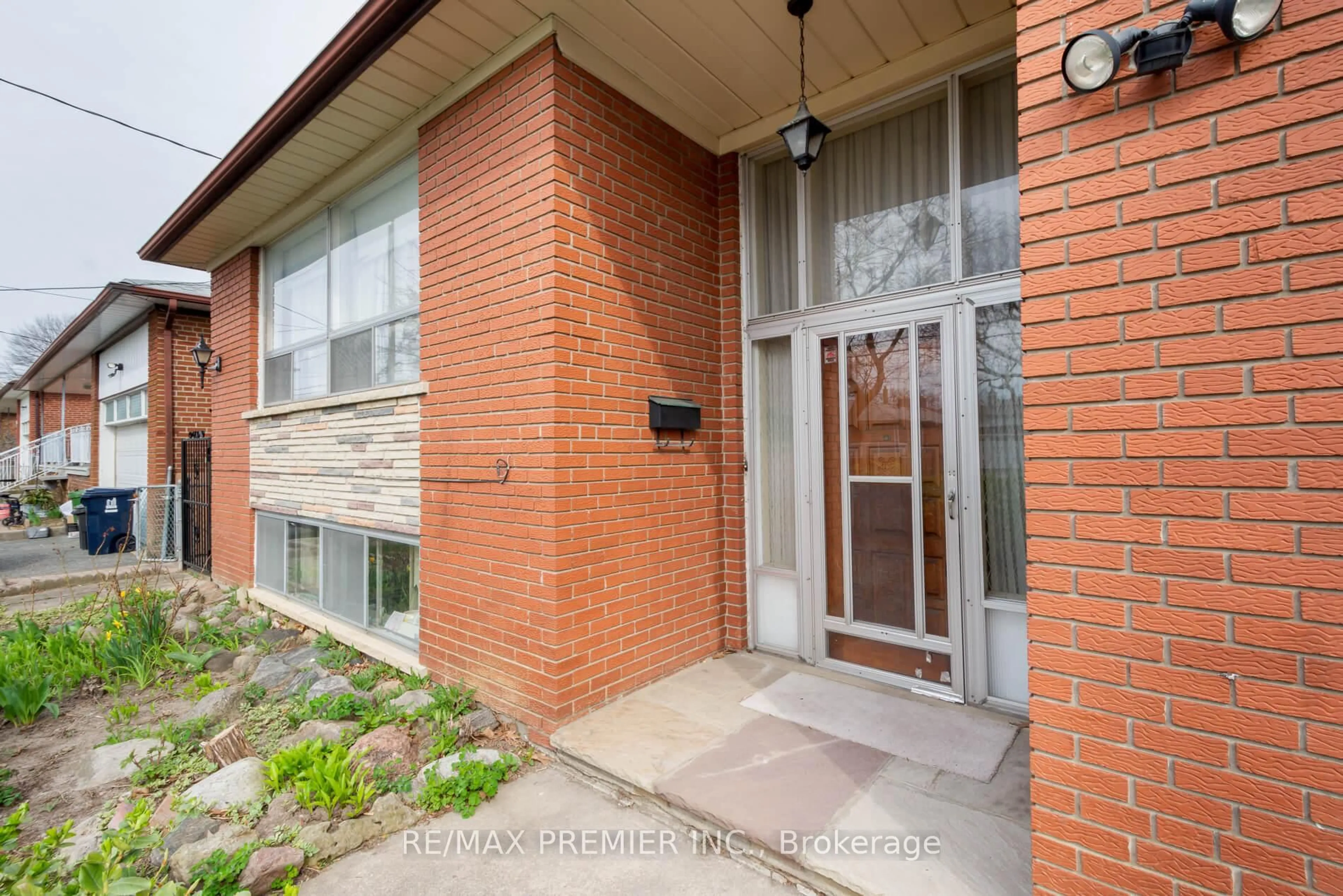 Unknown for 28 Whitfield Ave, Toronto Ontario M9L 1G3
