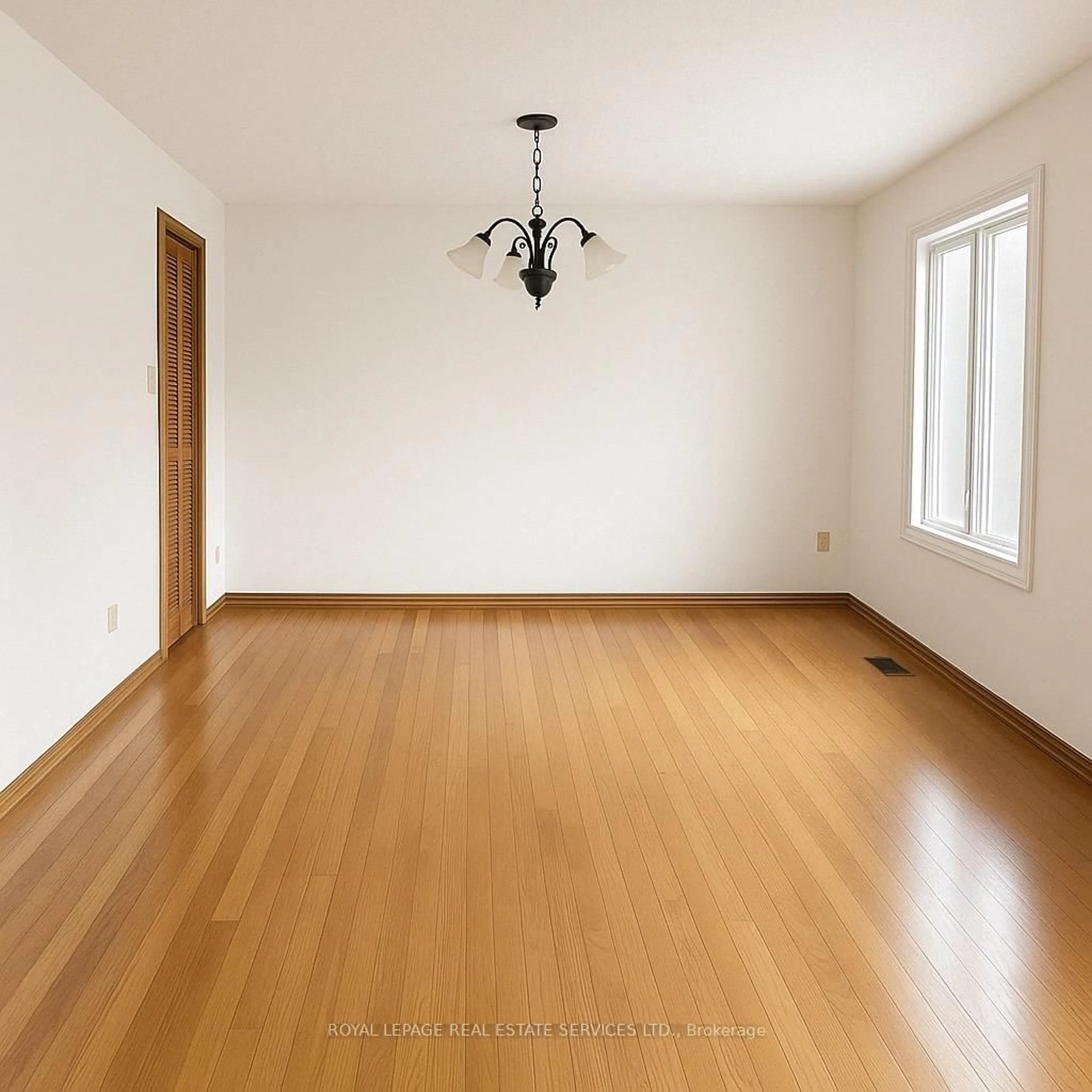 A pic of a room for 1128 Pinegrove Rd, Oakville Ontario L6L 2W6