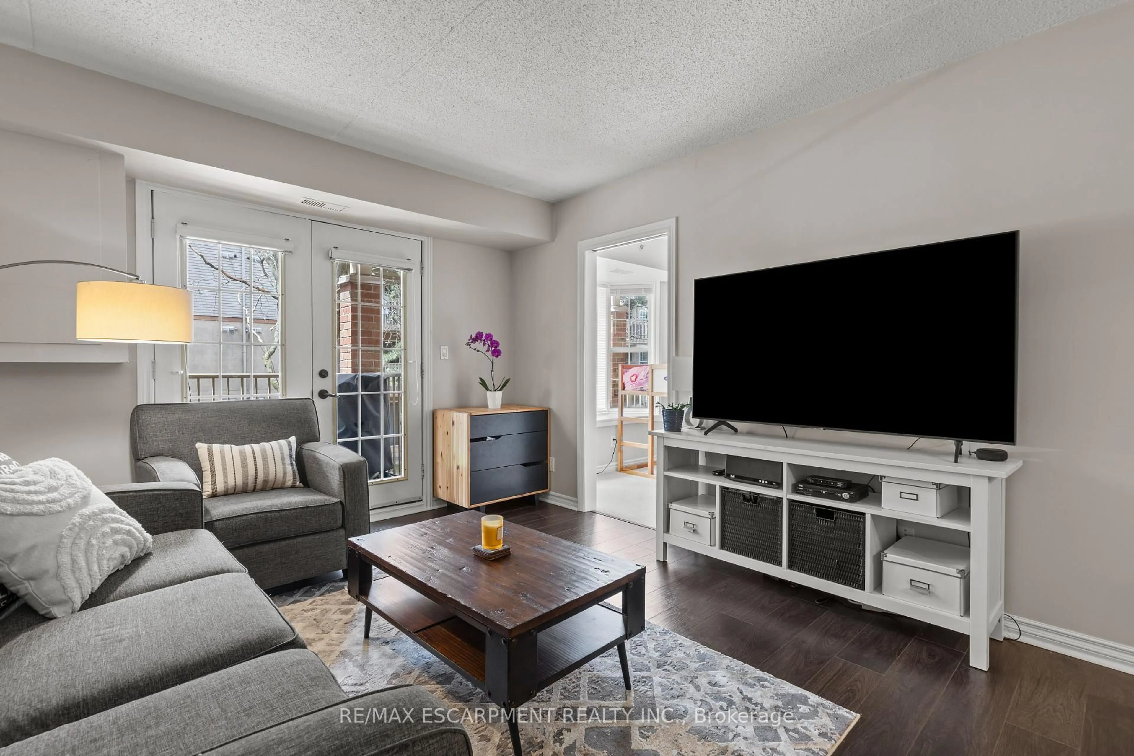 Living room with furniture, unknown for 4025 Kilmer Dr #209, Burlington Ontario L7M 4M5
