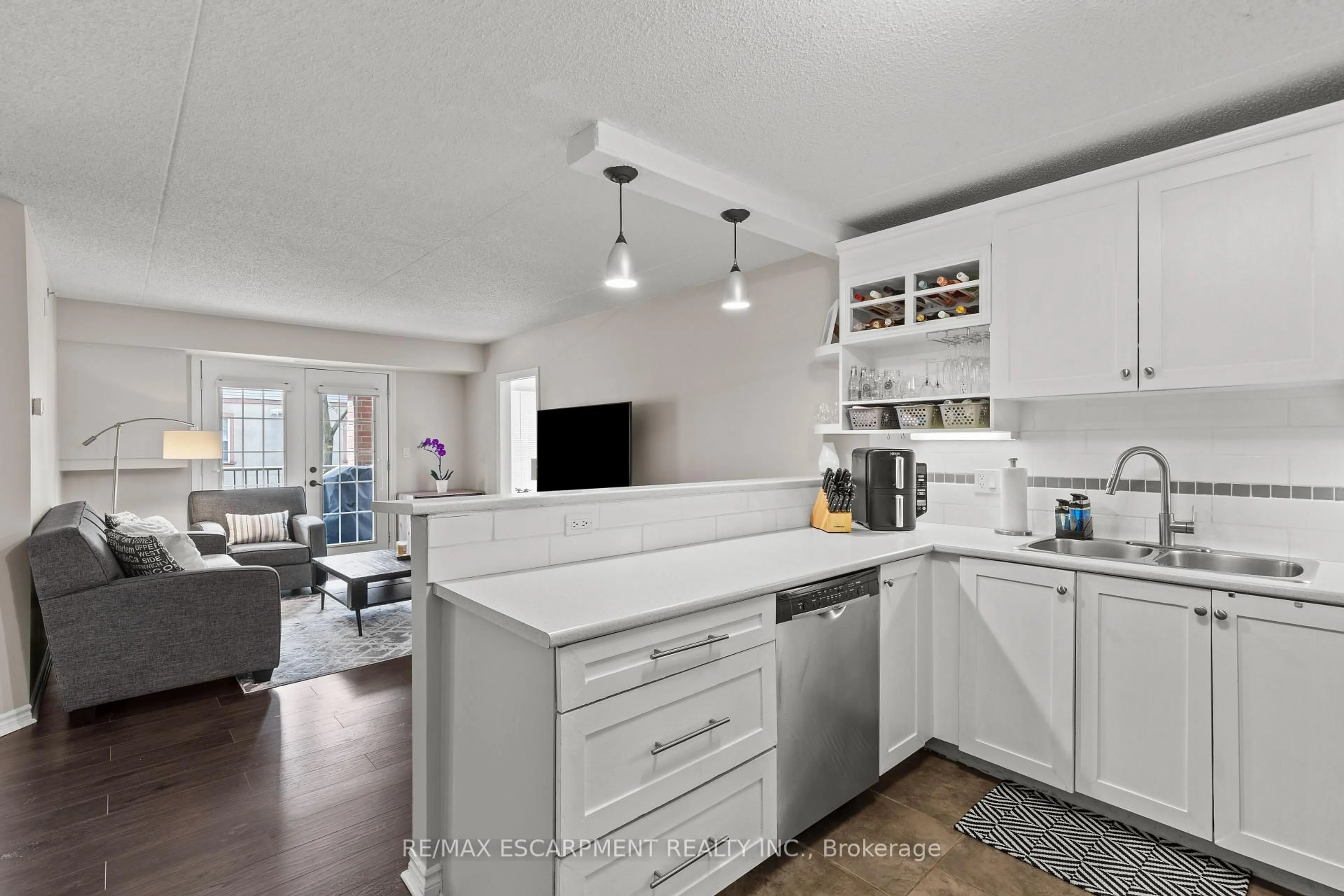 Open concept kitchen, unknown for 4025 Kilmer Dr #209, Burlington Ontario L7M 4M5
