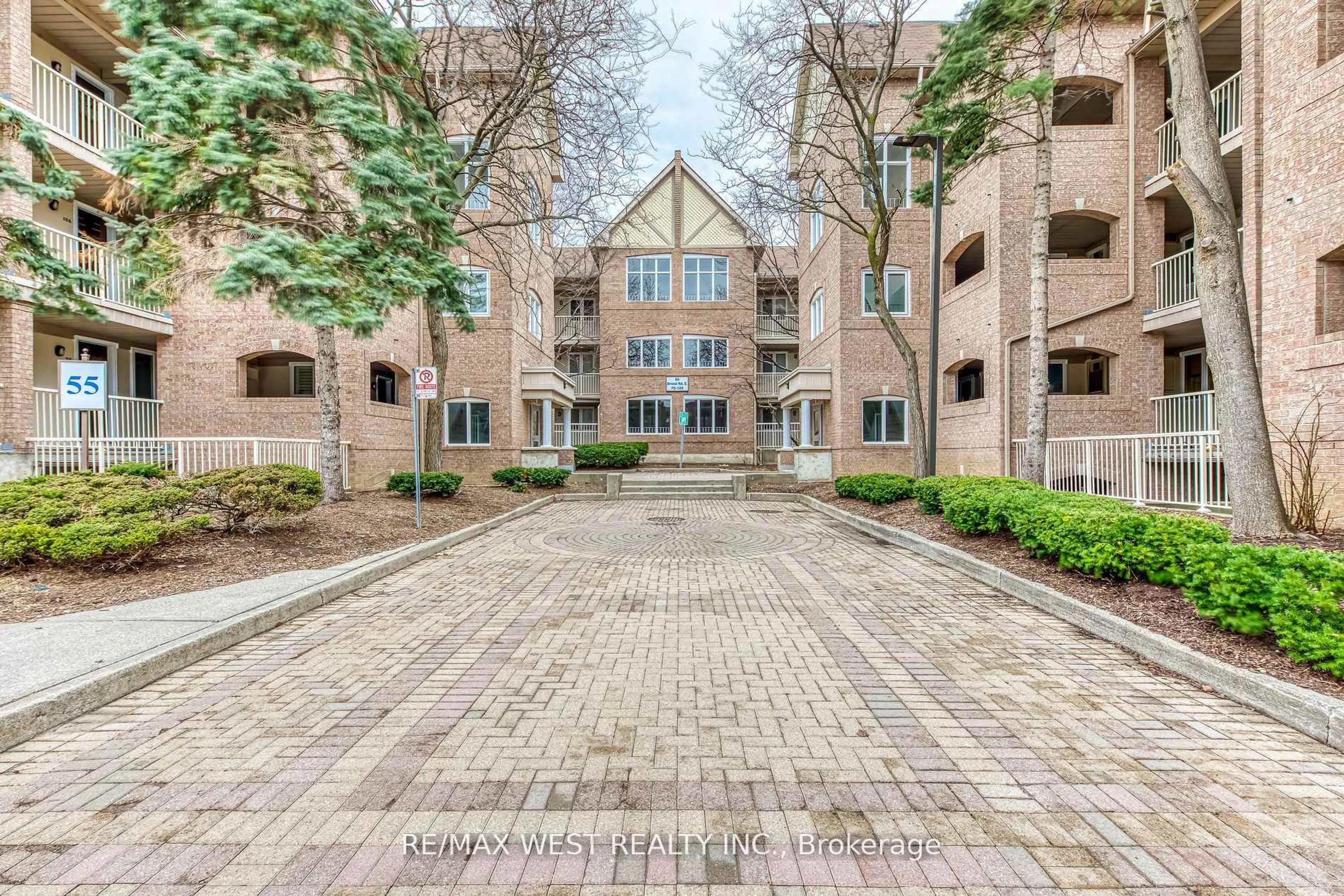 Patio, street for 55 Bristol Rd #79, Mississauga Ontario L4Z 3N9