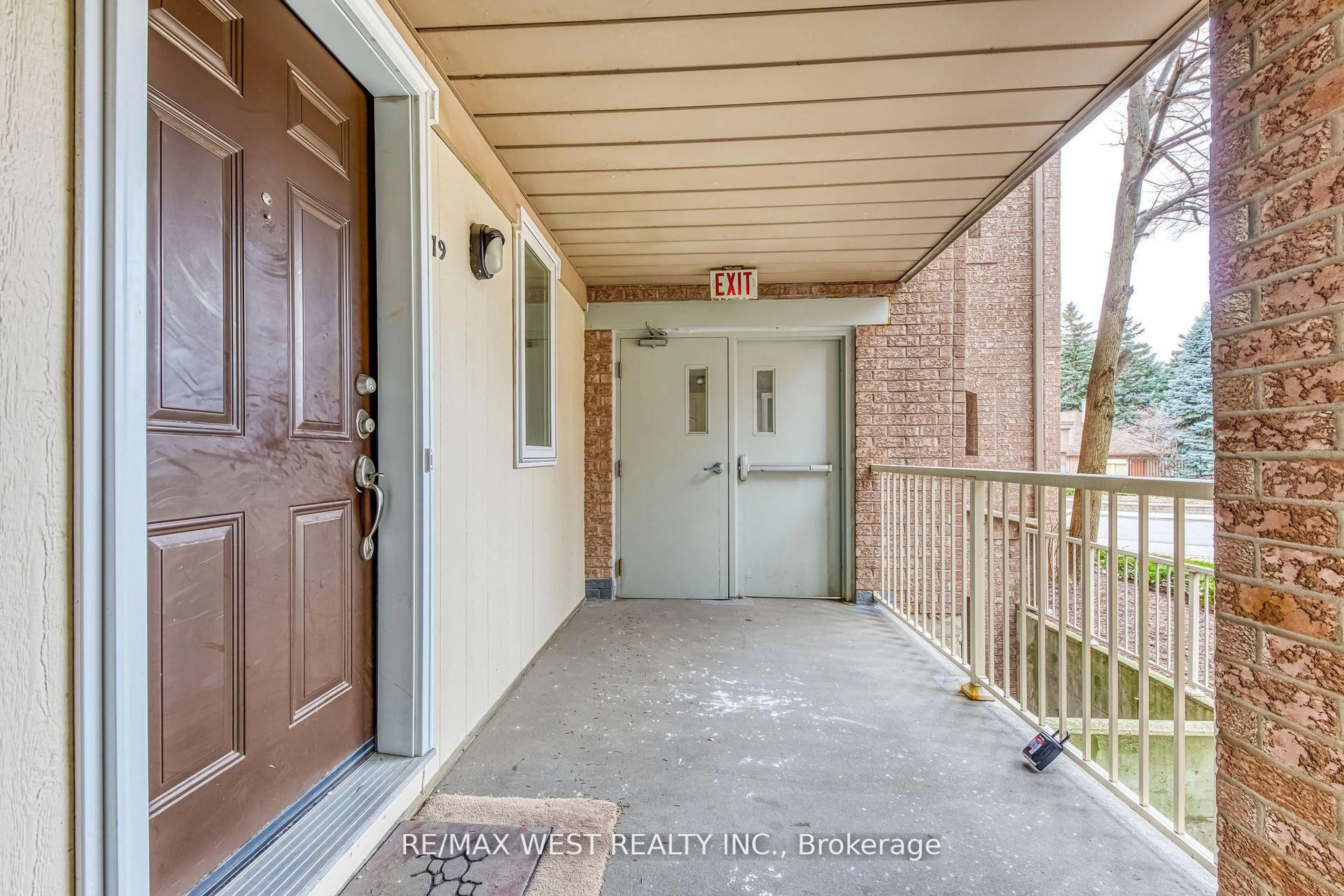 Indoor entryway for 55 Bristol Rd #79, Mississauga Ontario L4Z 3N9
