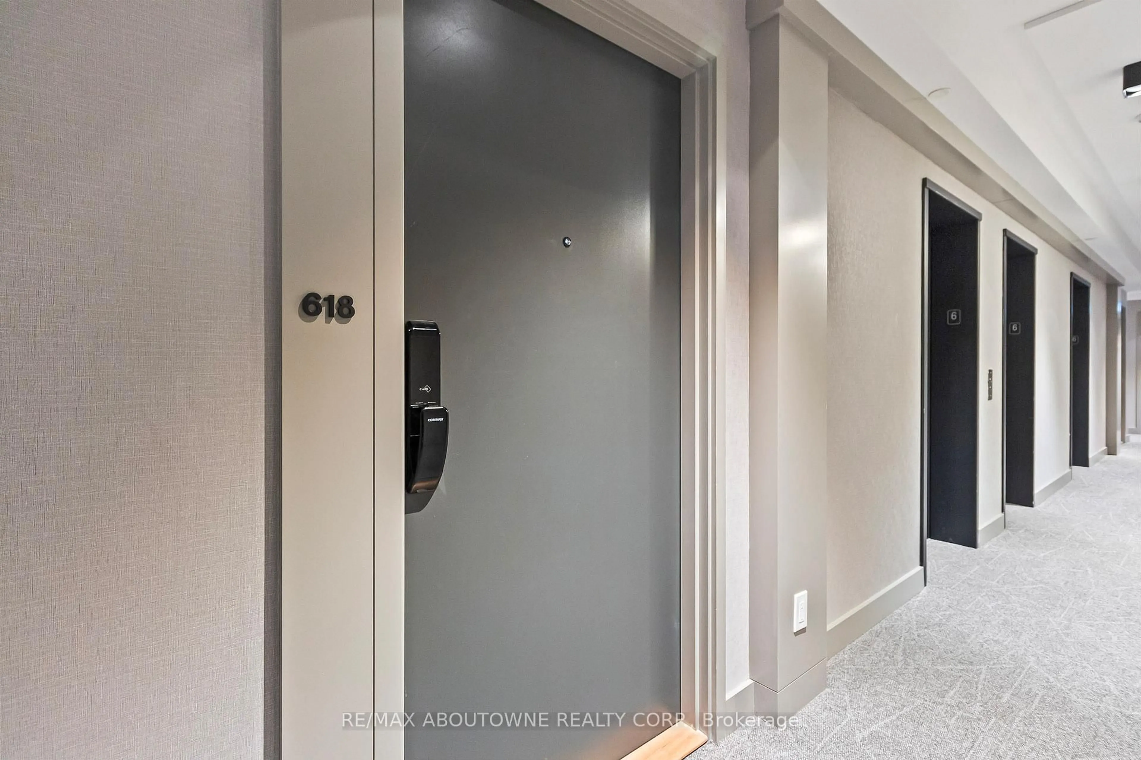 Indoor entryway for 335 Wheat Boom Dr #618, Oakville Ontario L6H 7Y1
