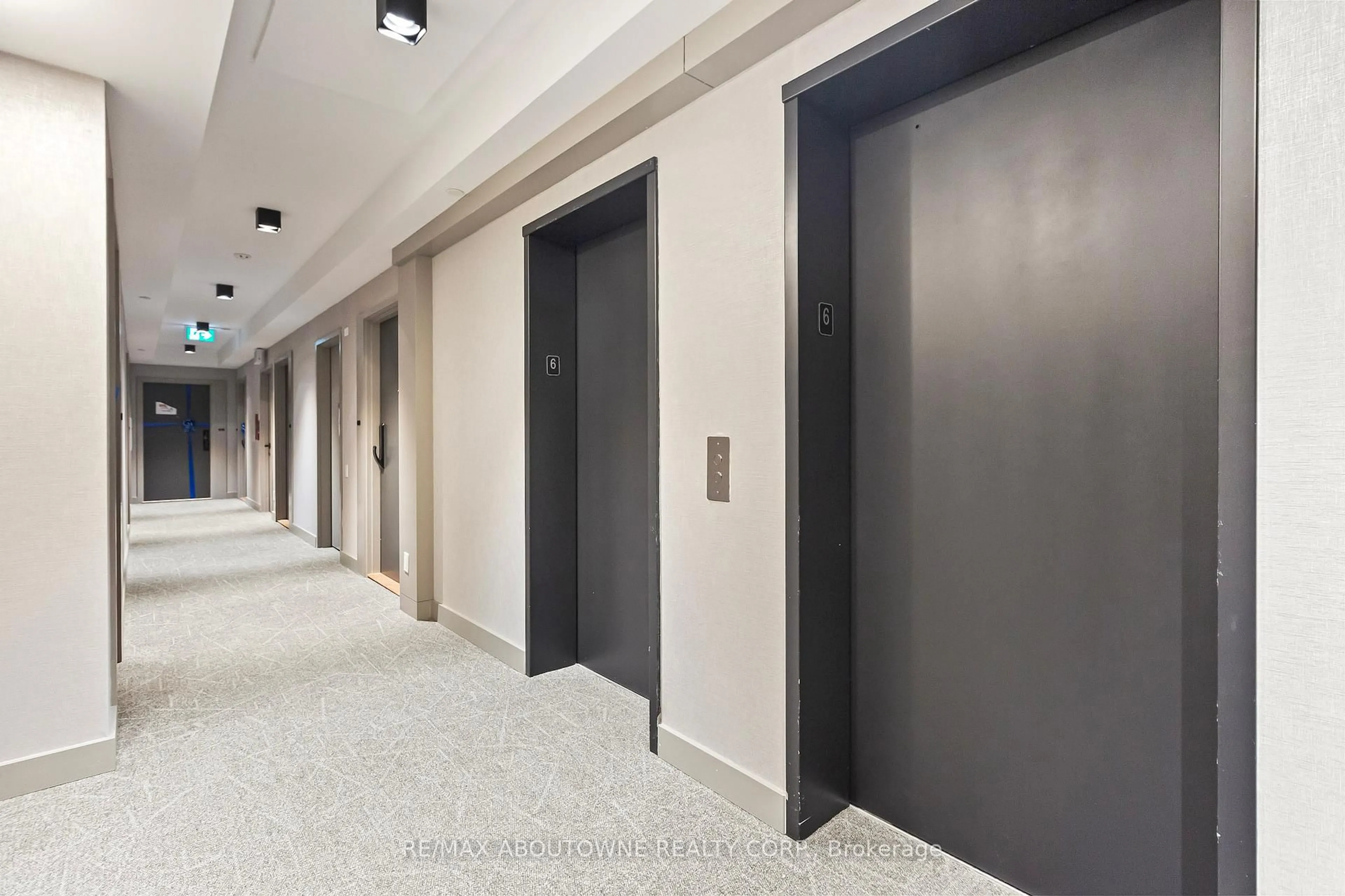 Indoor foyer for 335 Wheat Boom Dr #618, Oakville Ontario L6H 7Y1