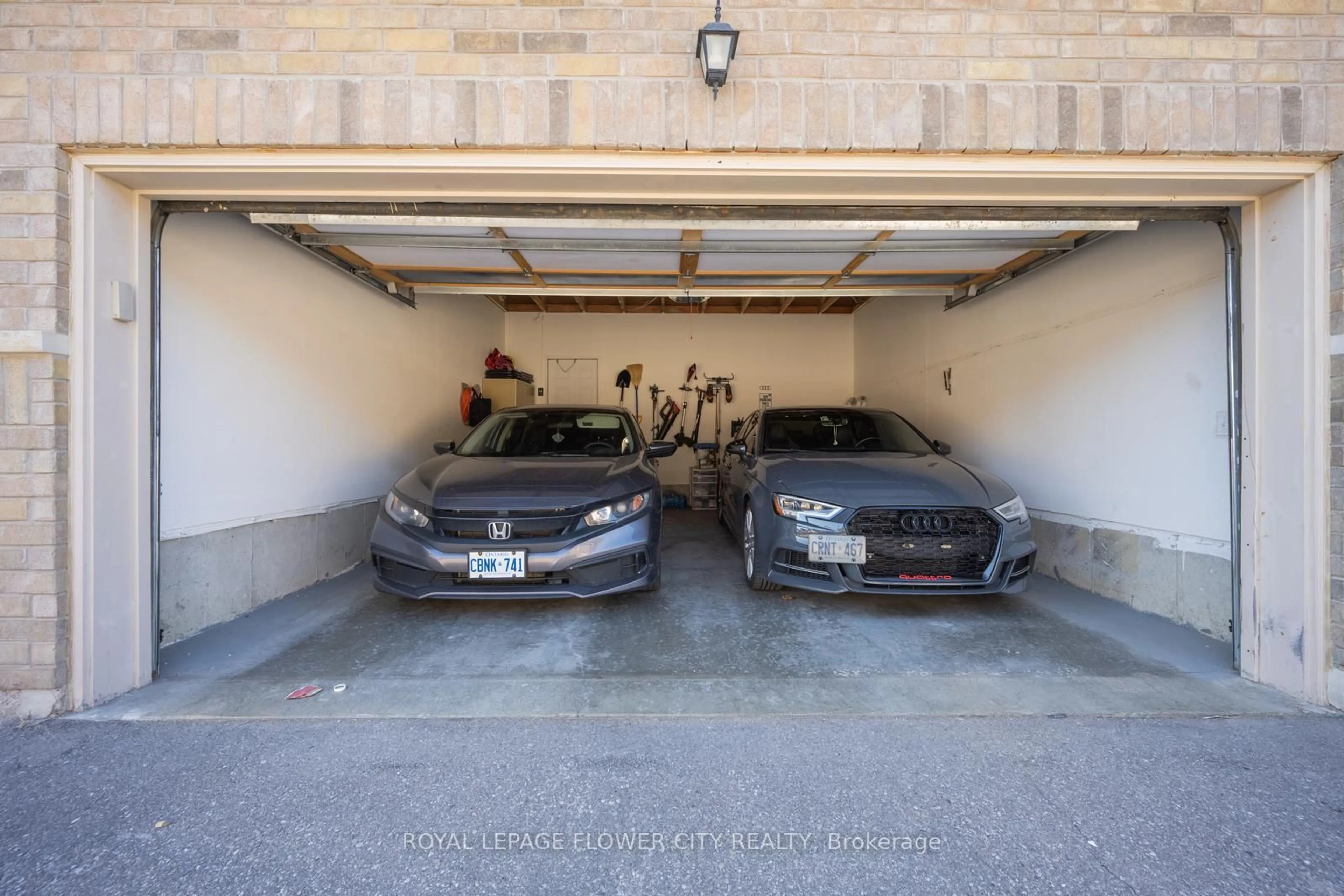 Indoor garage for 79 Yellowknife Rd, Brampton Ontario L6R 3Z3