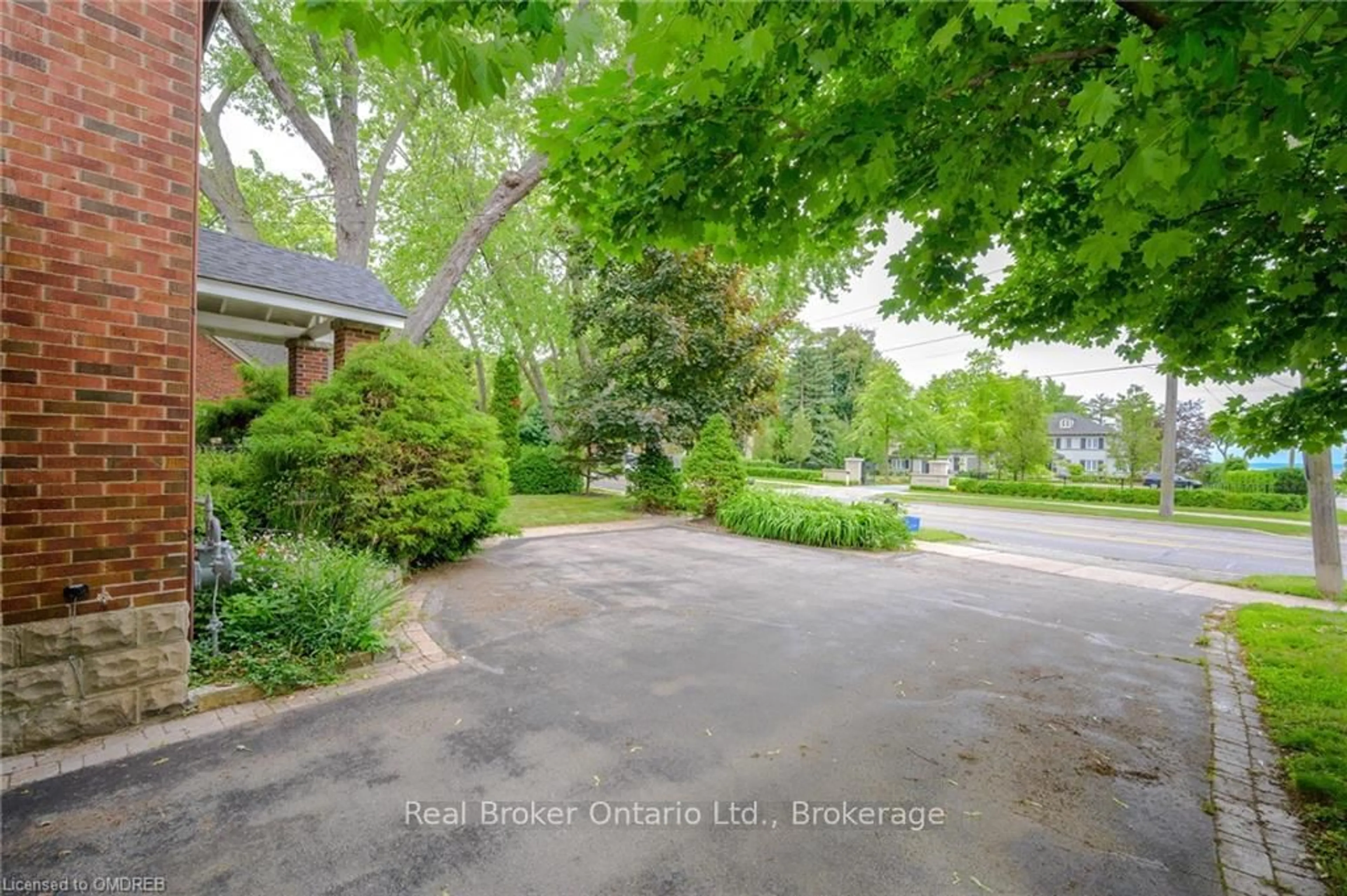 Unknown for 2317 Lakeshore Rd, Burlington Ontario L7R 1B3