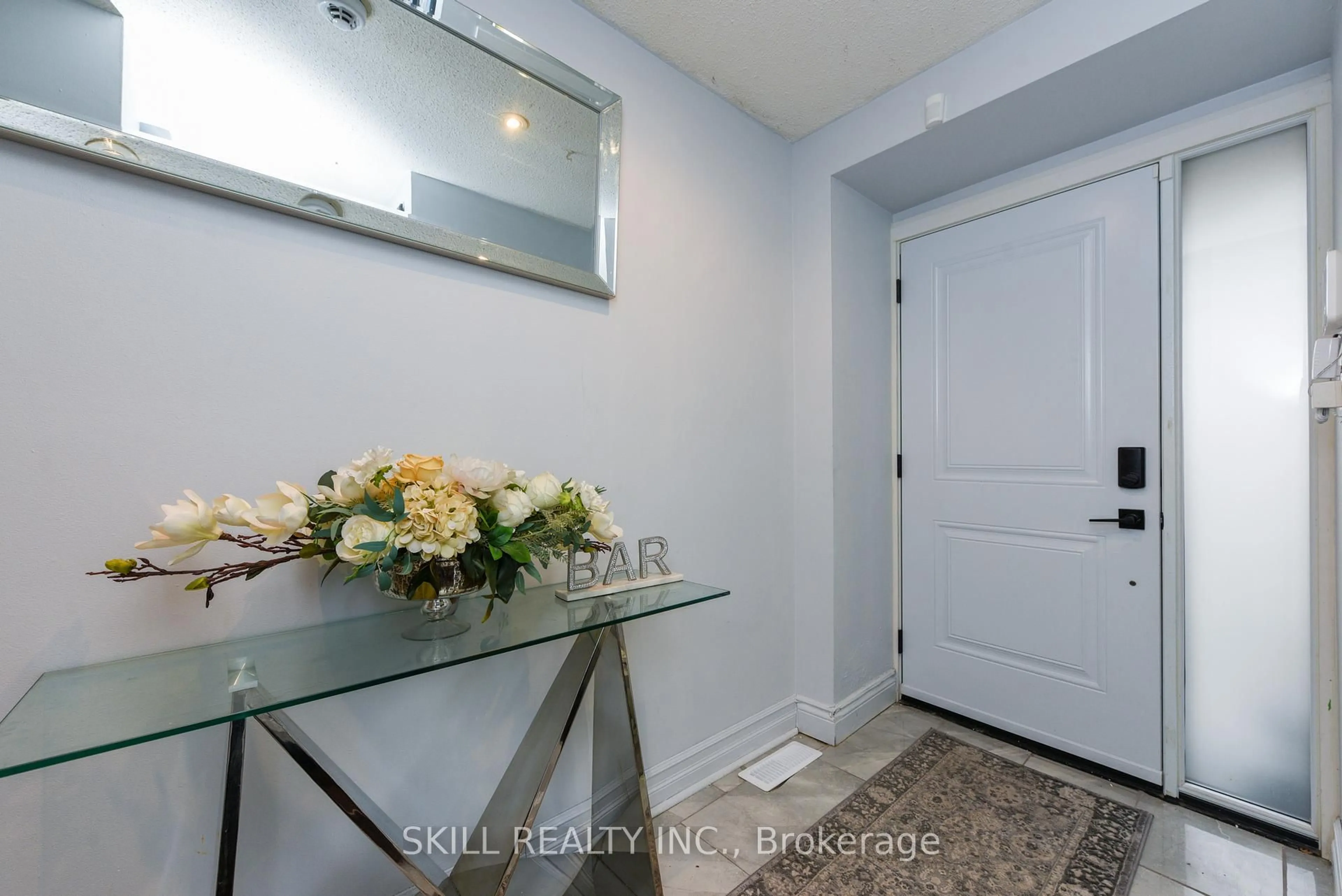 Indoor entryway for 7500 Goreway Dr #92, Mississauga Ontario L4T 3C7
