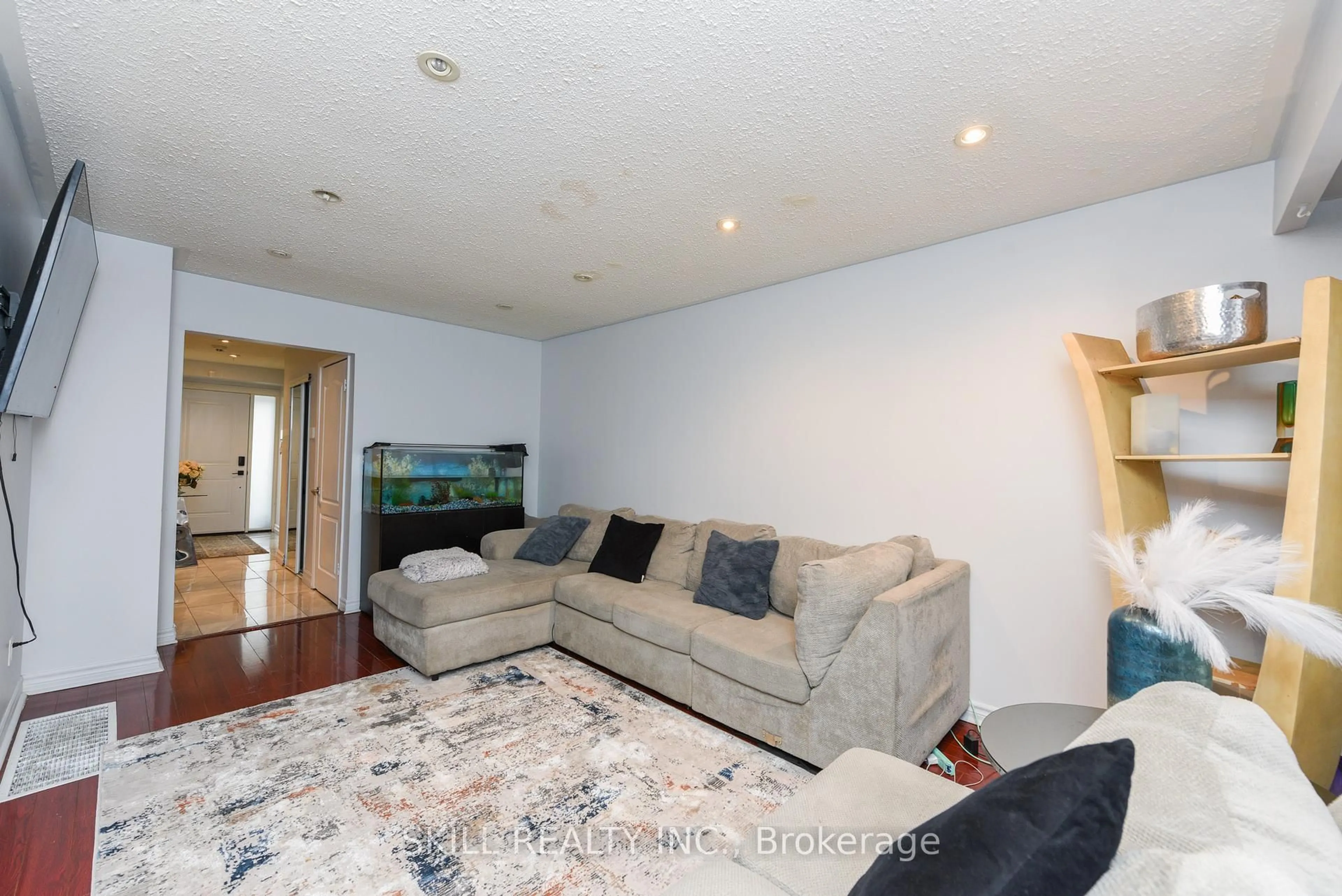 Living room with furniture, wood/laminate floor for 7500 Goreway Dr #92, Mississauga Ontario L4T 3C7