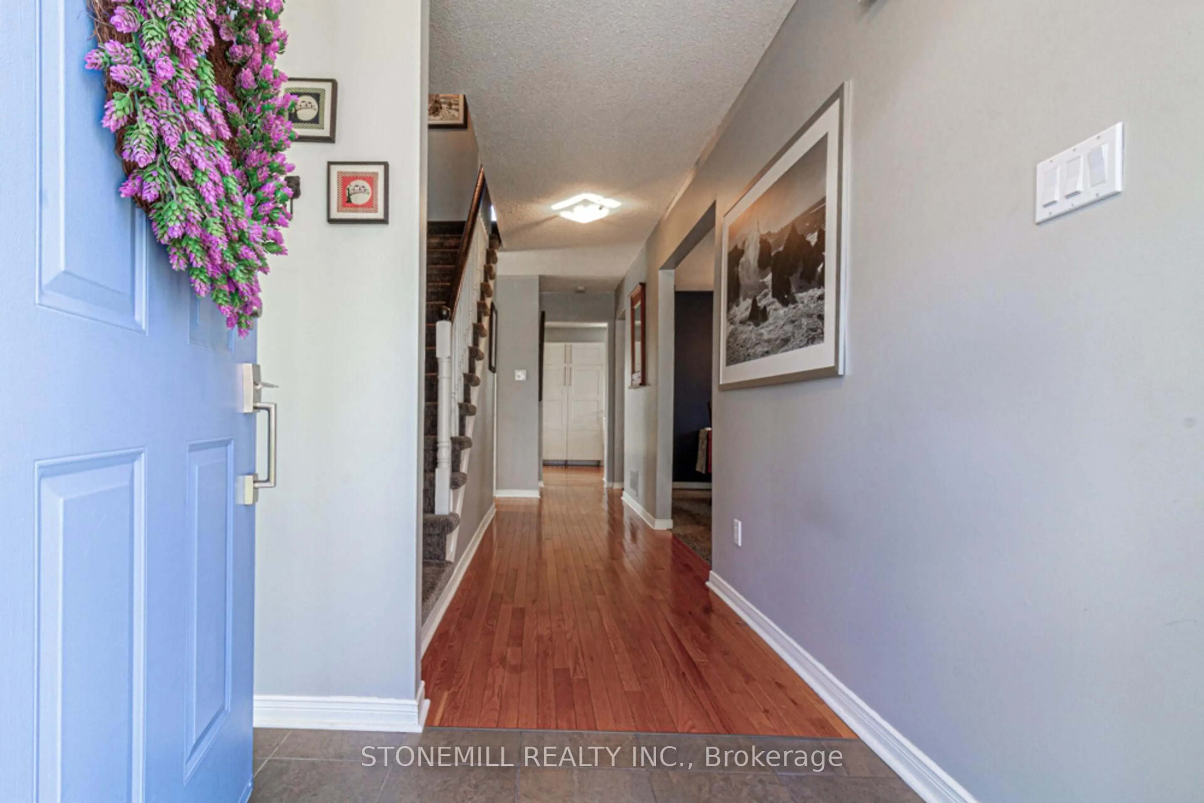Indoor entryway for 3043 Silverthorn Dr, Oakville Ontario L6L 5N4