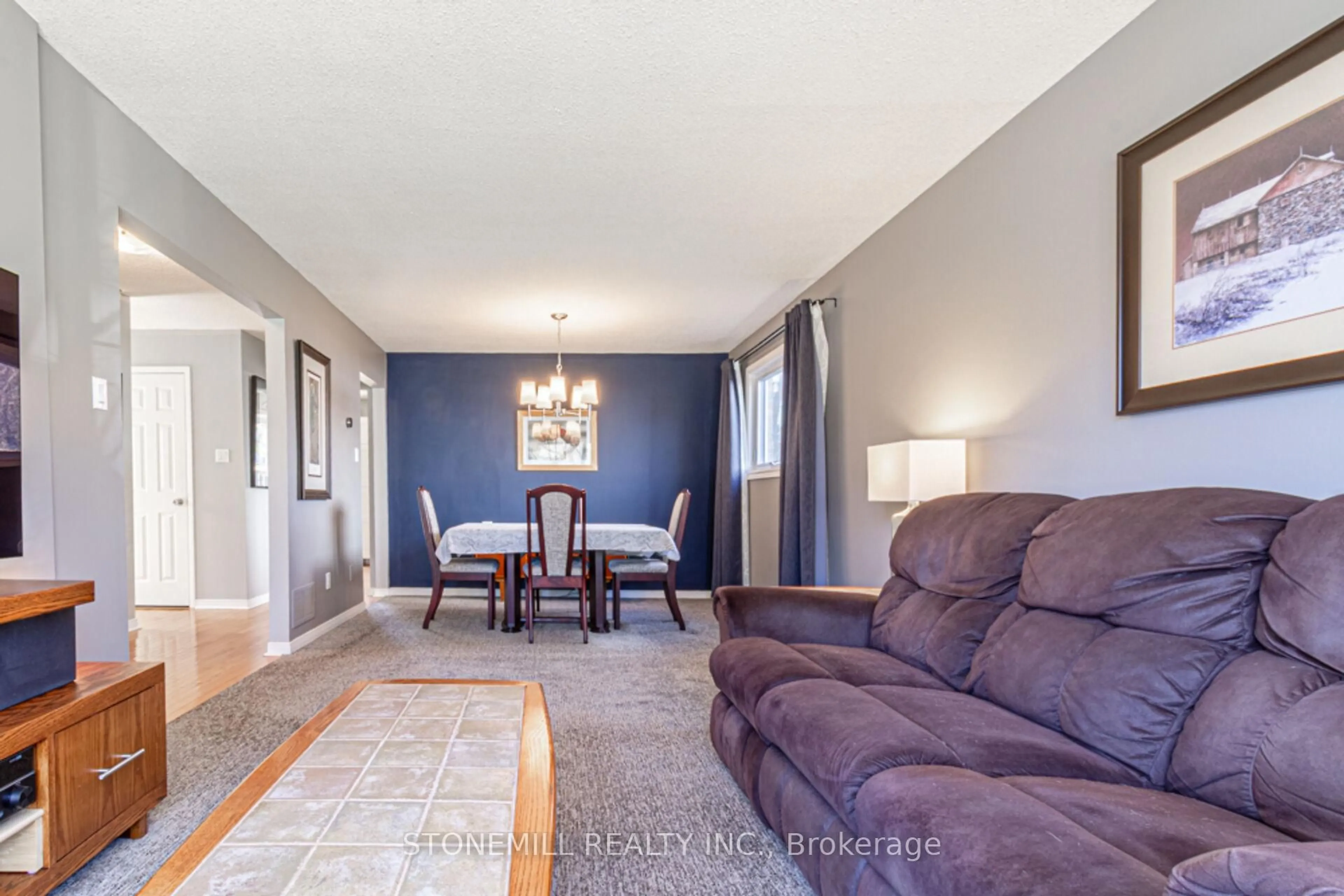 Living room with furniture, unknown for 3043 Silverthorn Dr, Oakville Ontario L6L 5N4