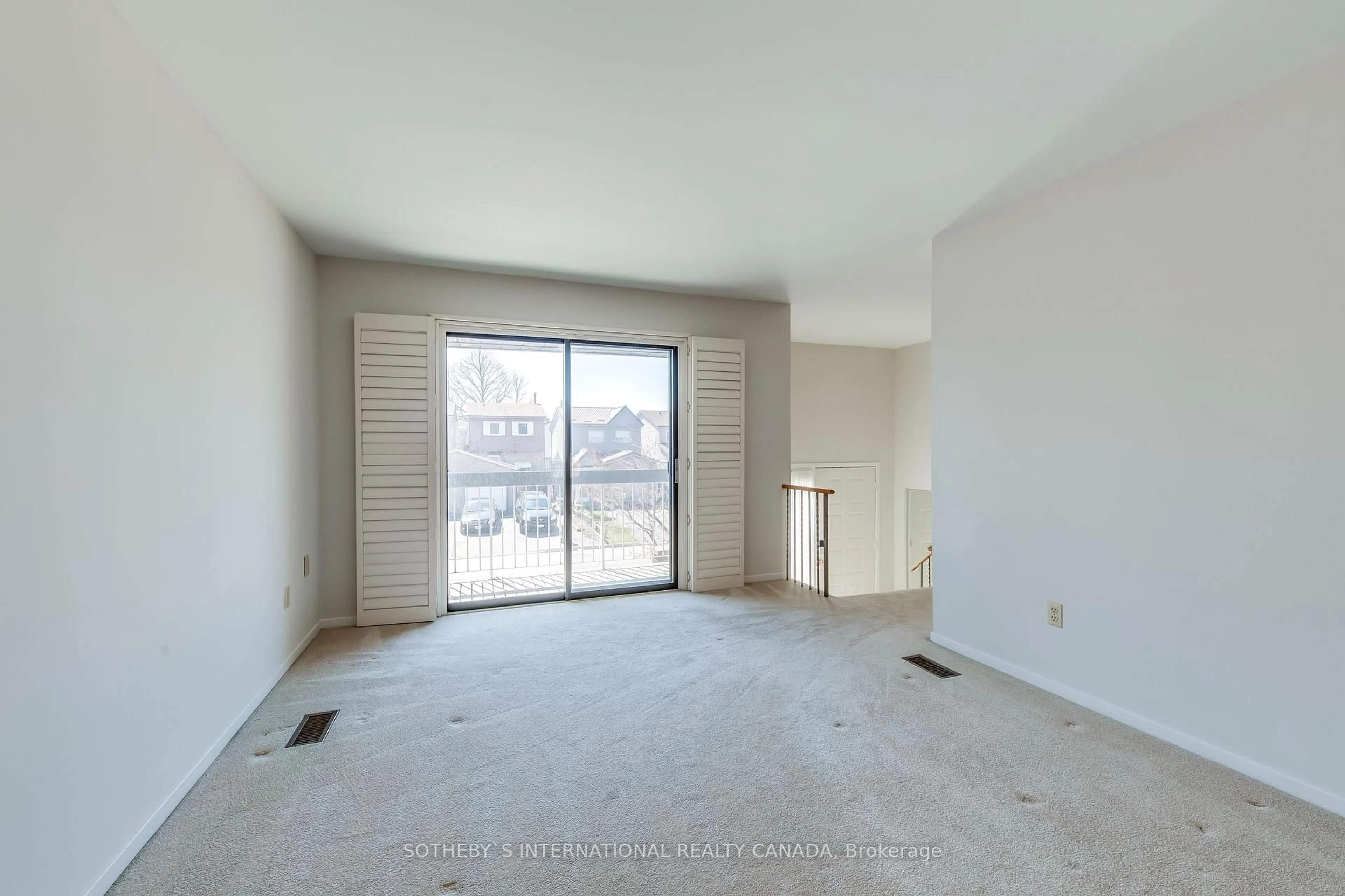 A pic of a room for 4103 Quaker Hill Dr, Mississauga Ontario L5C 3M2