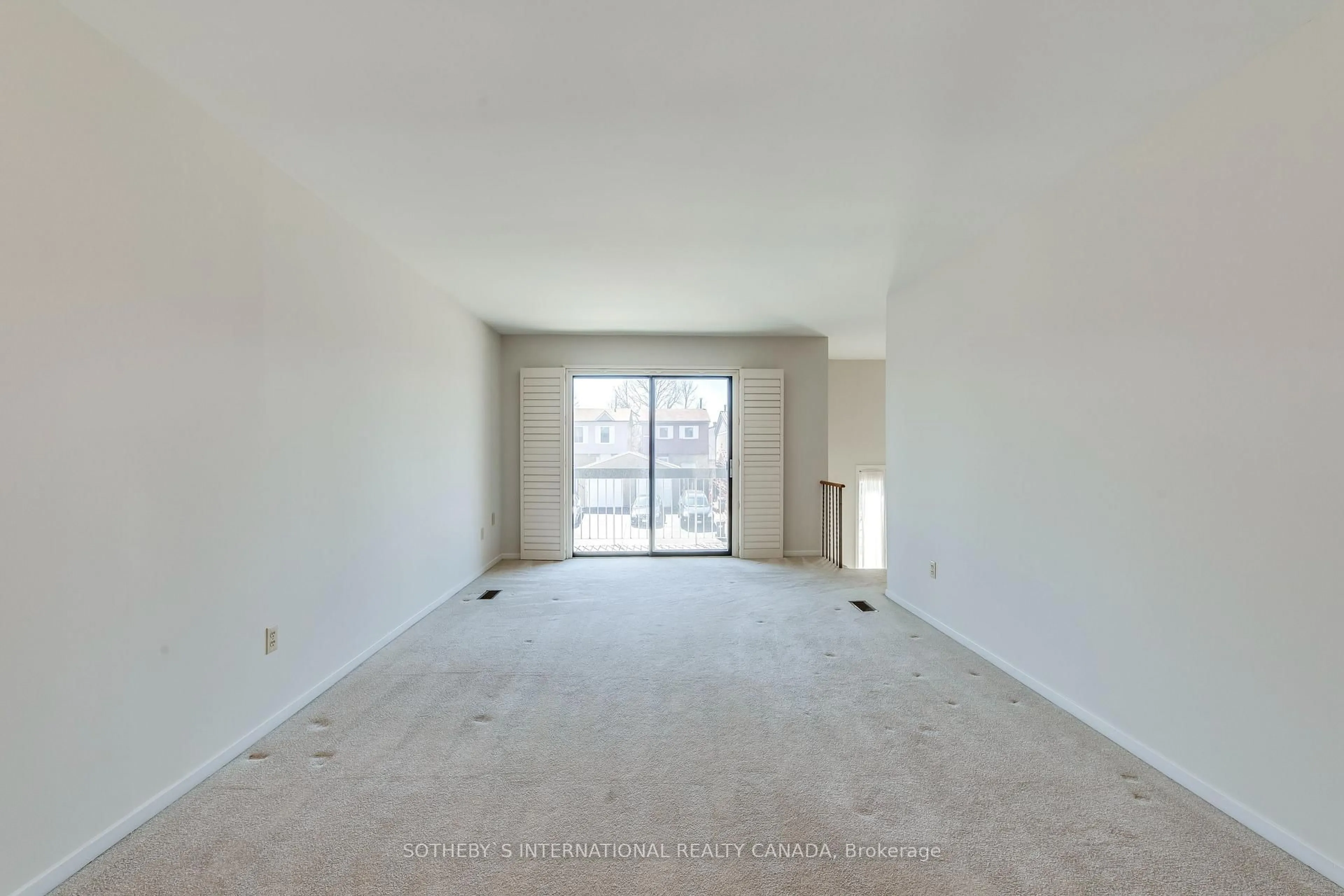 A pic of a room for 4103 Quaker Hill Dr, Mississauga Ontario L5C 3M2