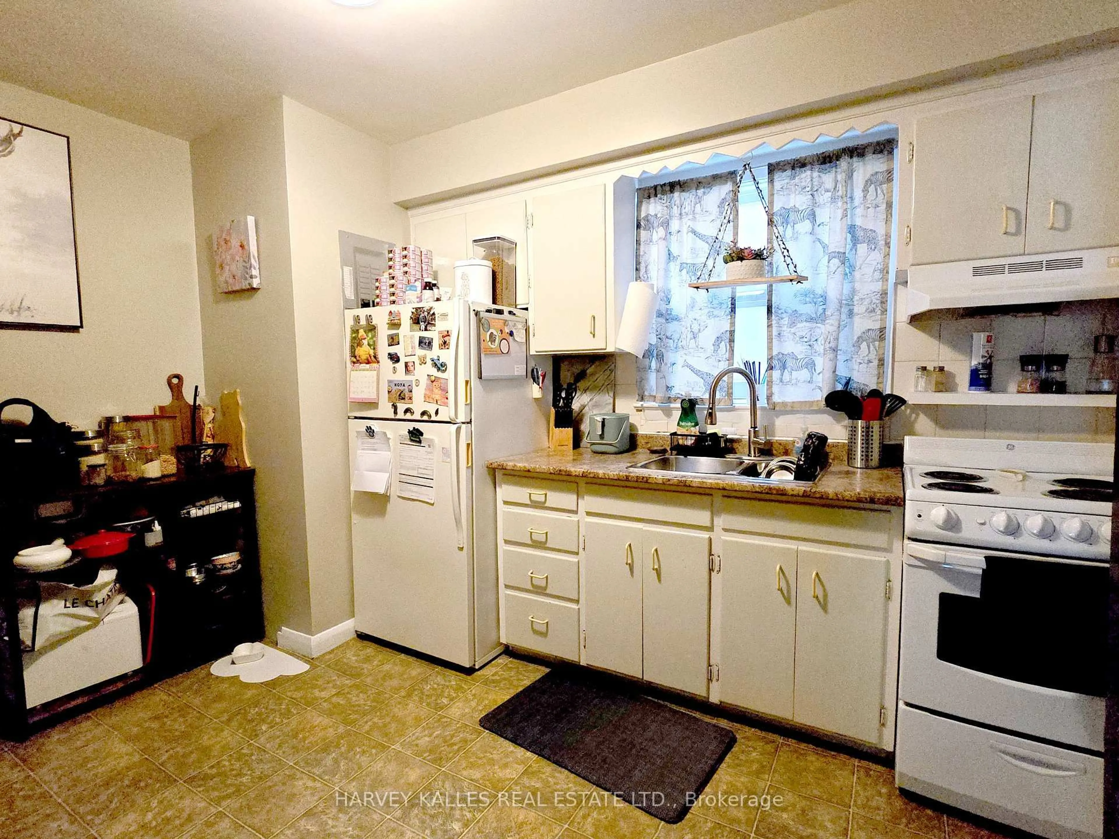Standard kitchen, unknown for 35 Third St, Toronto Ontario M8V 2X7