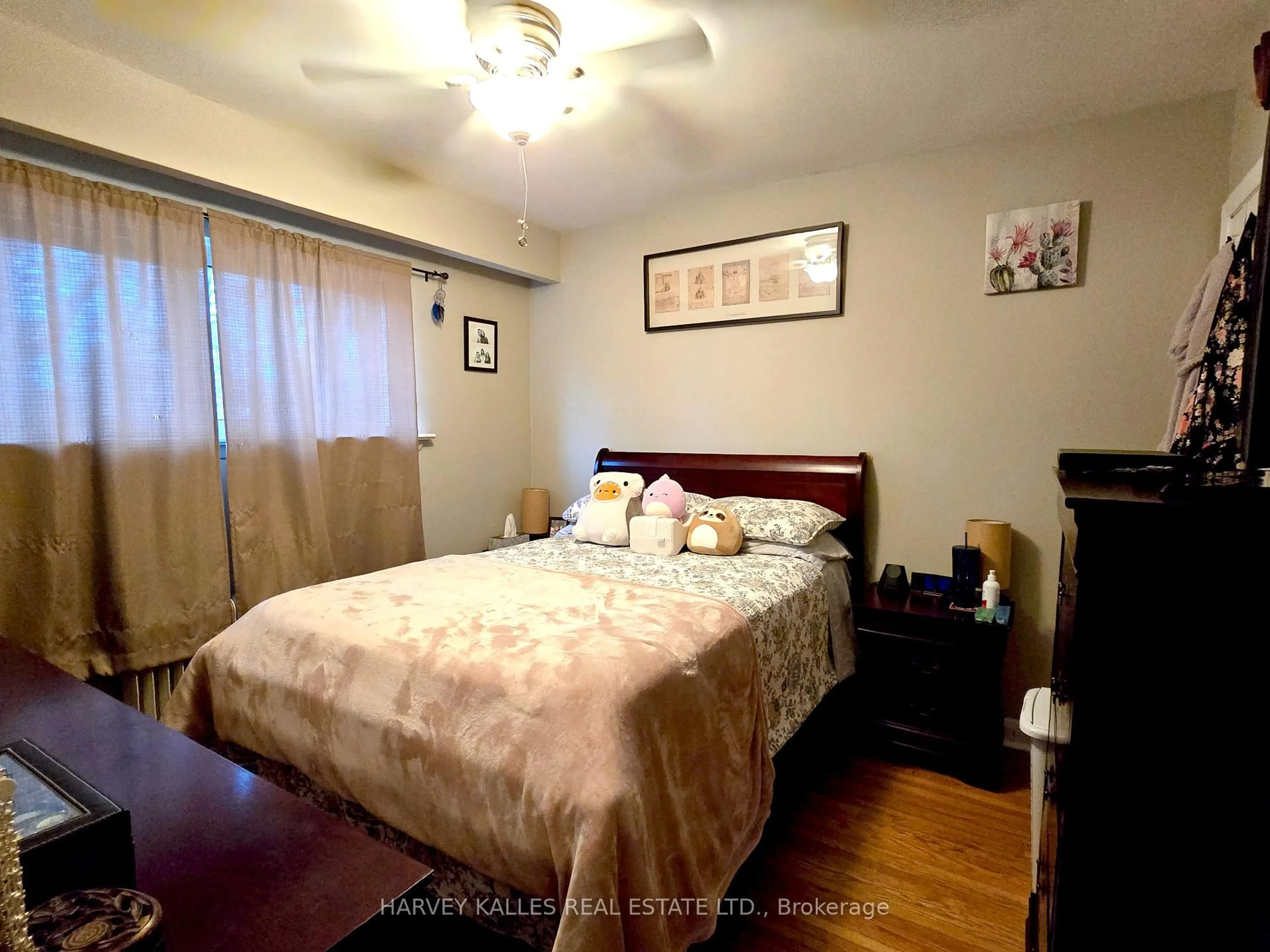 A pic of a room for 35 Third St, Toronto Ontario M8V 2X7