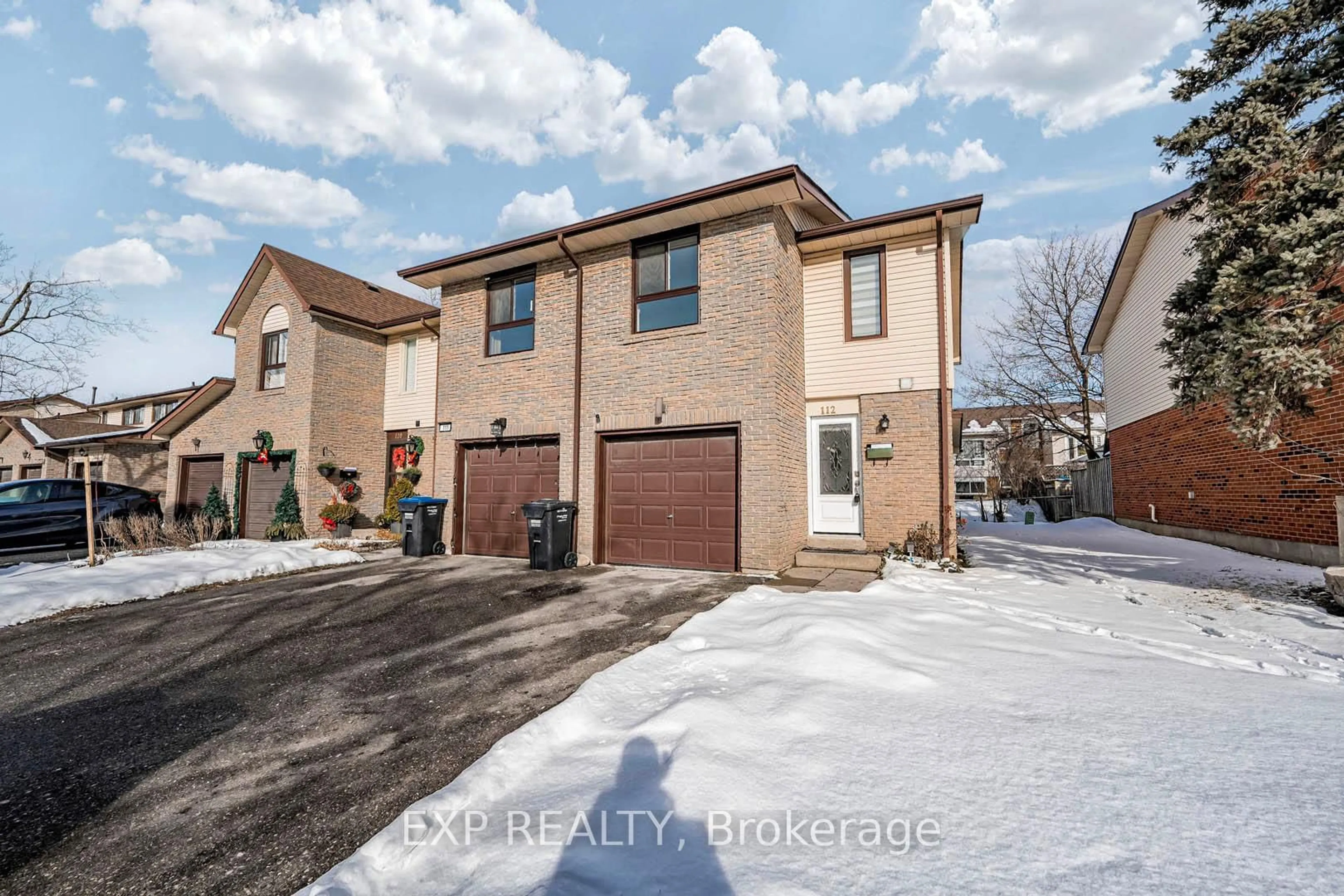 A pic from outside/outdoor area/front of a property/back of a property/a pic from drone, street for 112 Collins Cres, Brampton Ontario L6V 3N1
