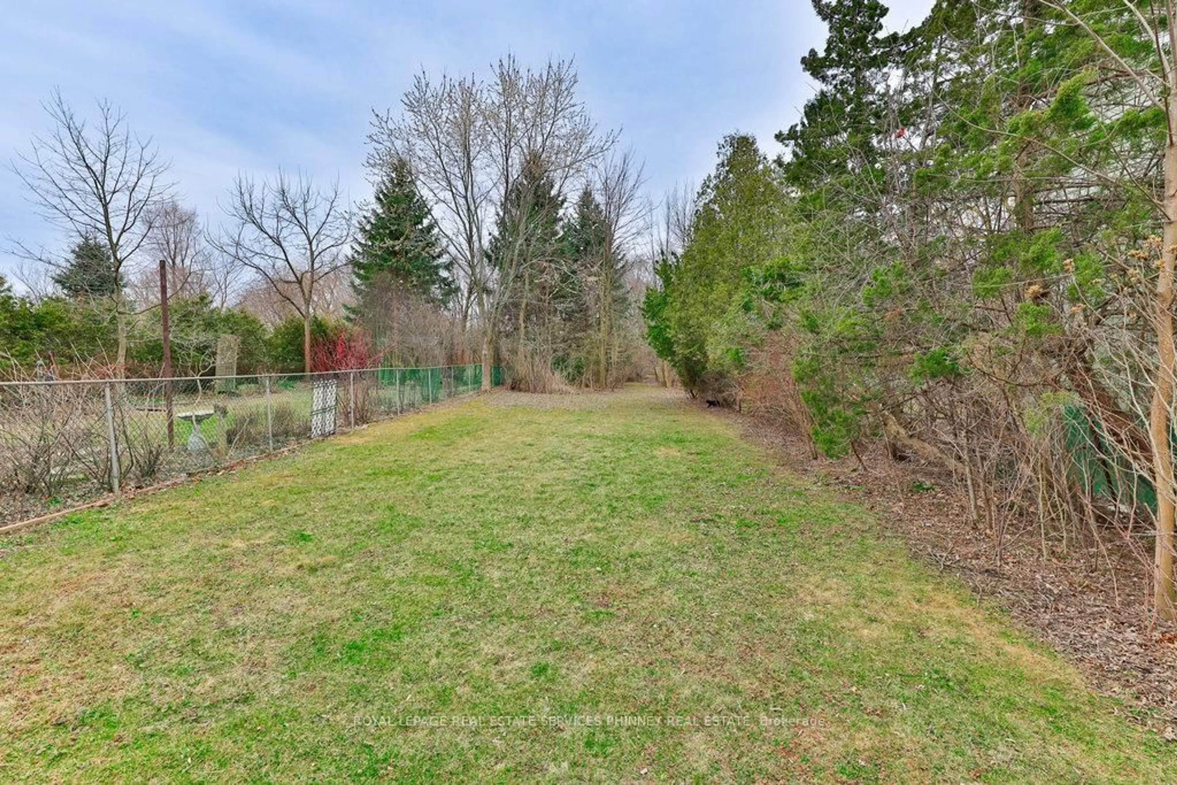 A pic from outside/outdoor area/front of a property/back of a property/a pic from drone, forest/trees view for 1348 Northmount Ave, Mississauga Ontario L5E 1Y5