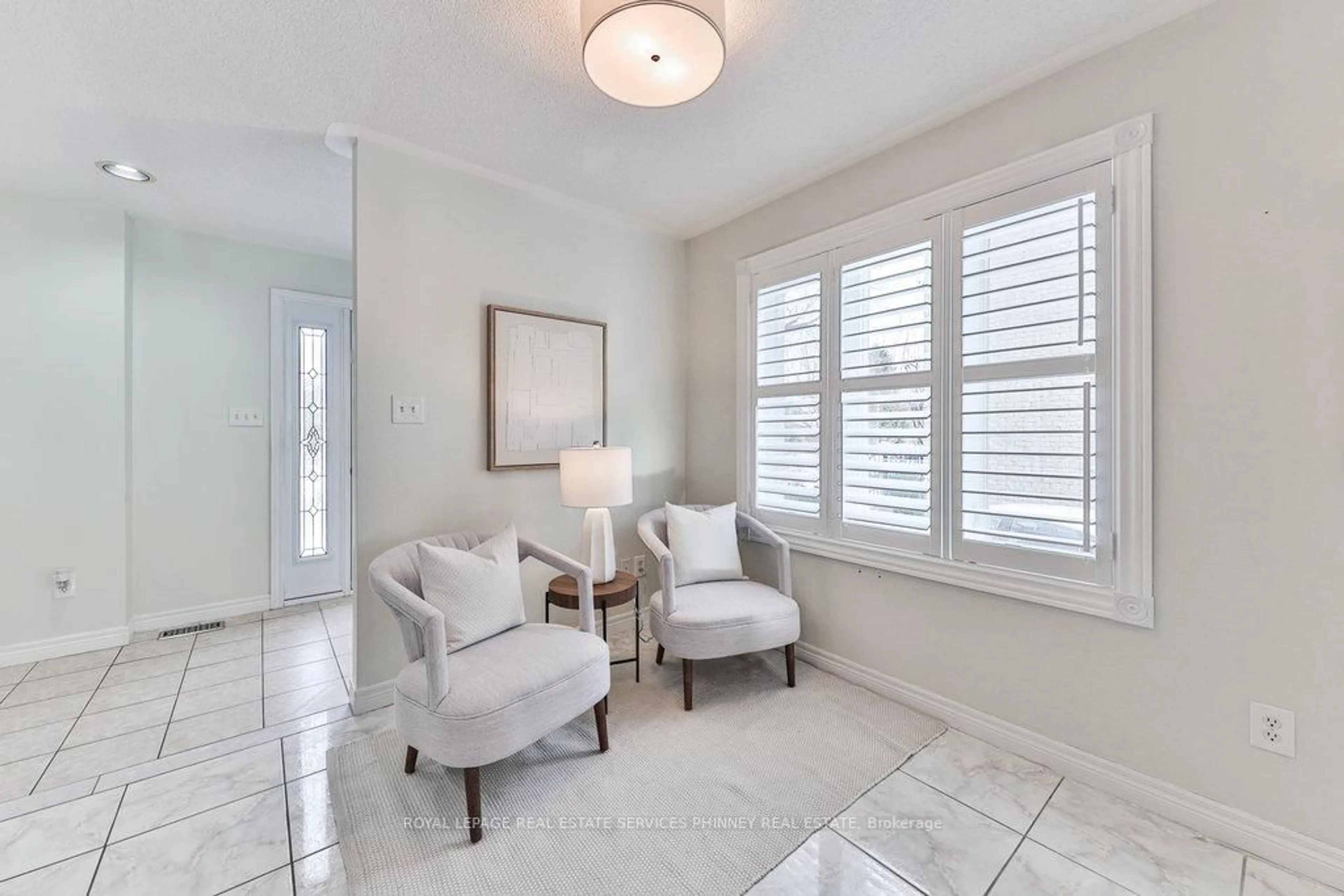 Indoor entryway for 1348 Northmount Ave, Mississauga Ontario L5E 1Y5