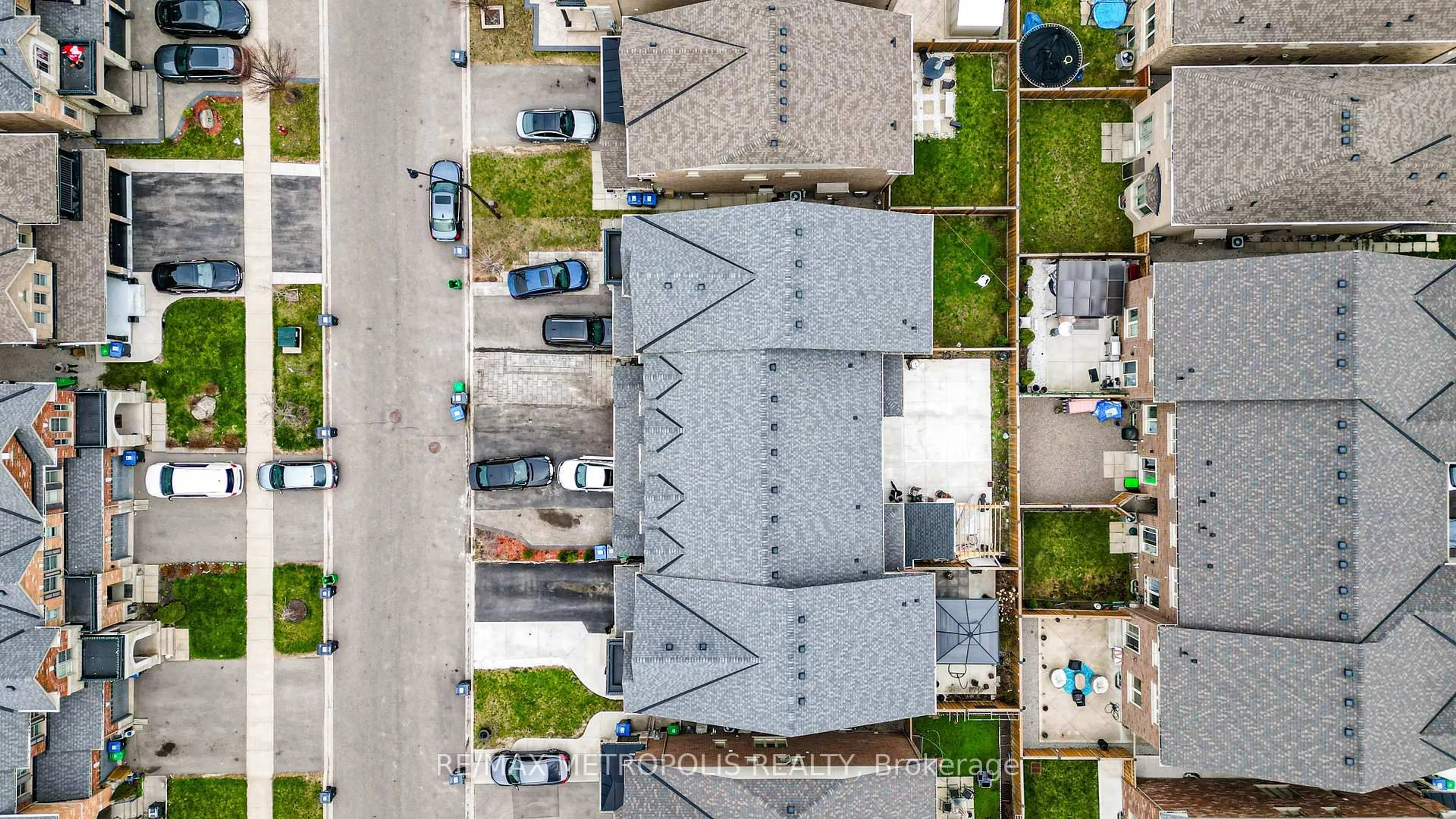 A pic from outside/outdoor area/front of a property/back of a property/a pic from drone, street for 55 Pennycross Cres, Brampton Ontario L7A 4L9