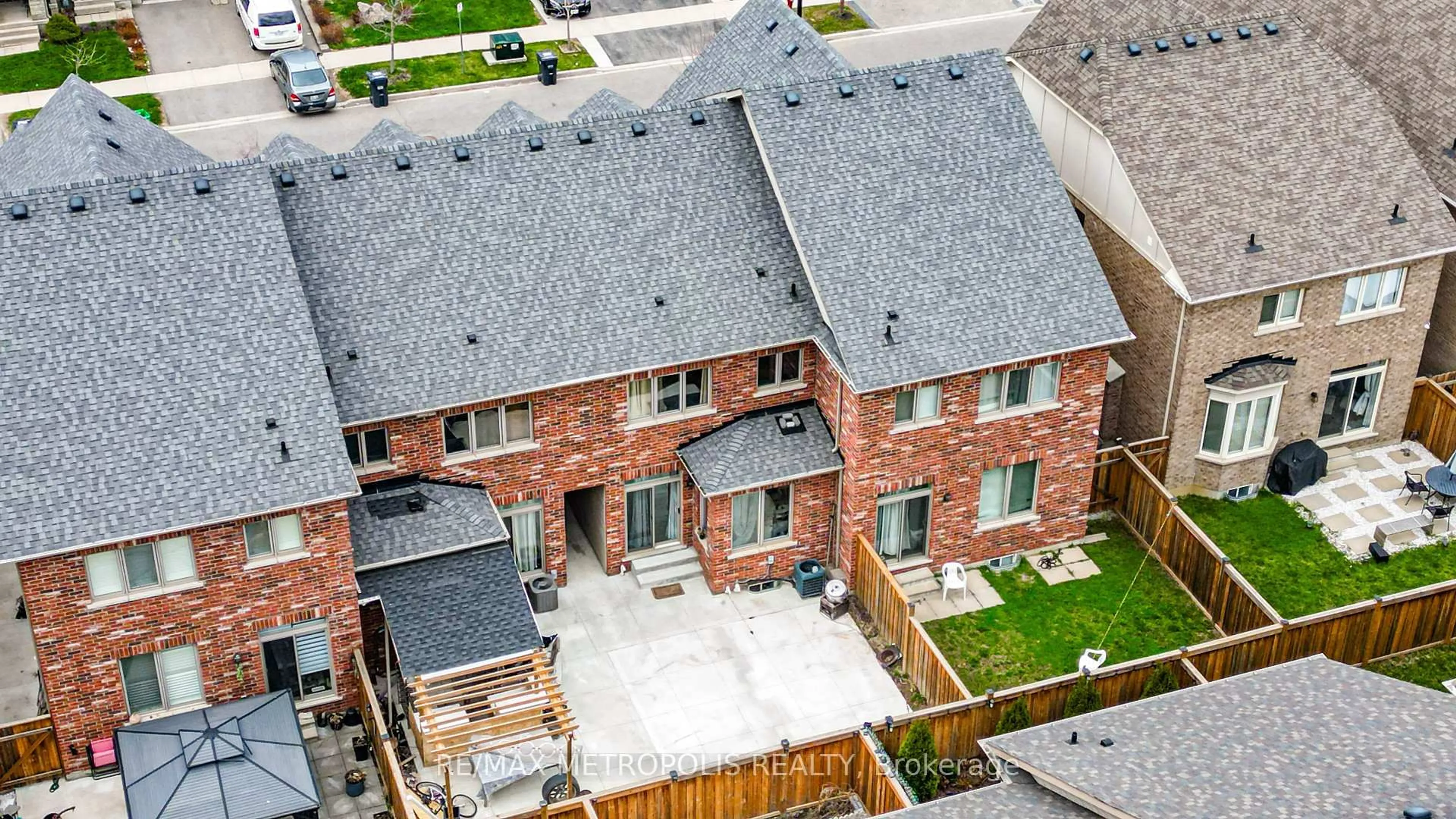 A pic from outside/outdoor area/front of a property/back of a property/a pic from drone, street for 55 Pennycross Cres, Brampton Ontario L7A 4L9