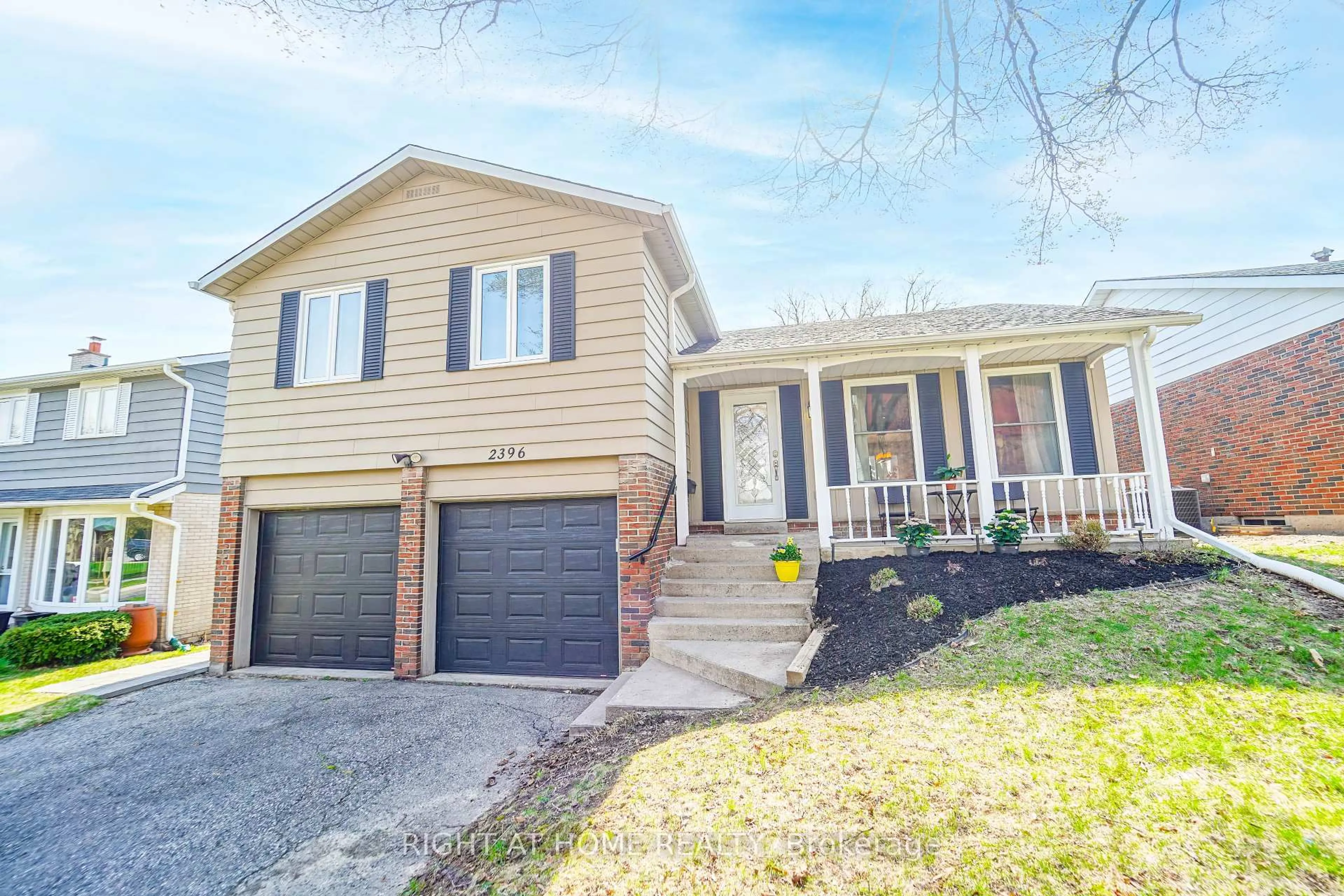 Home with vinyl exterior material, street for 2396 Homelands Dr, Mississauga Ontario L5K 1H2