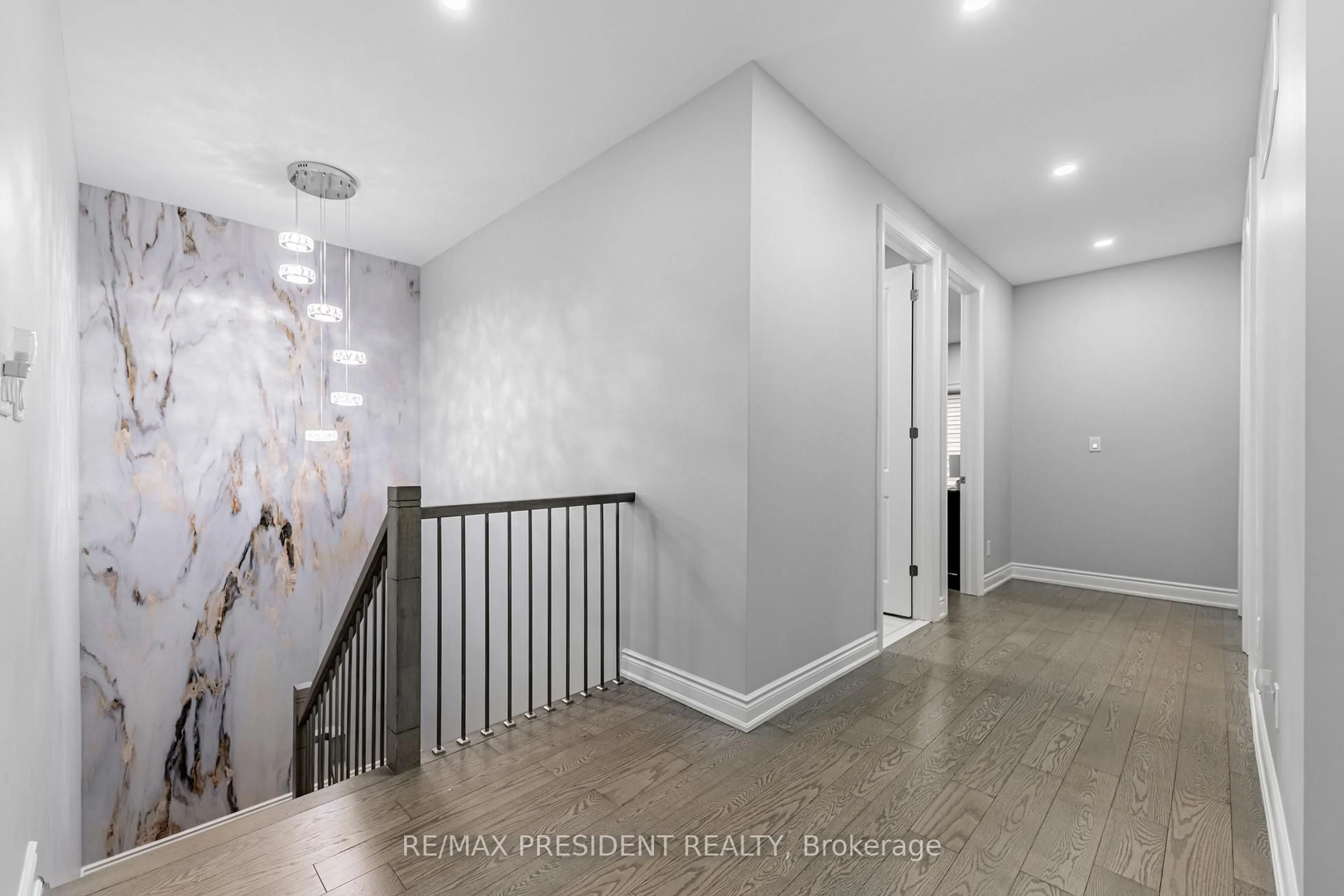 Indoor entryway for 32 Elderbridge Rd, Brampton Ontario L6P 4G5