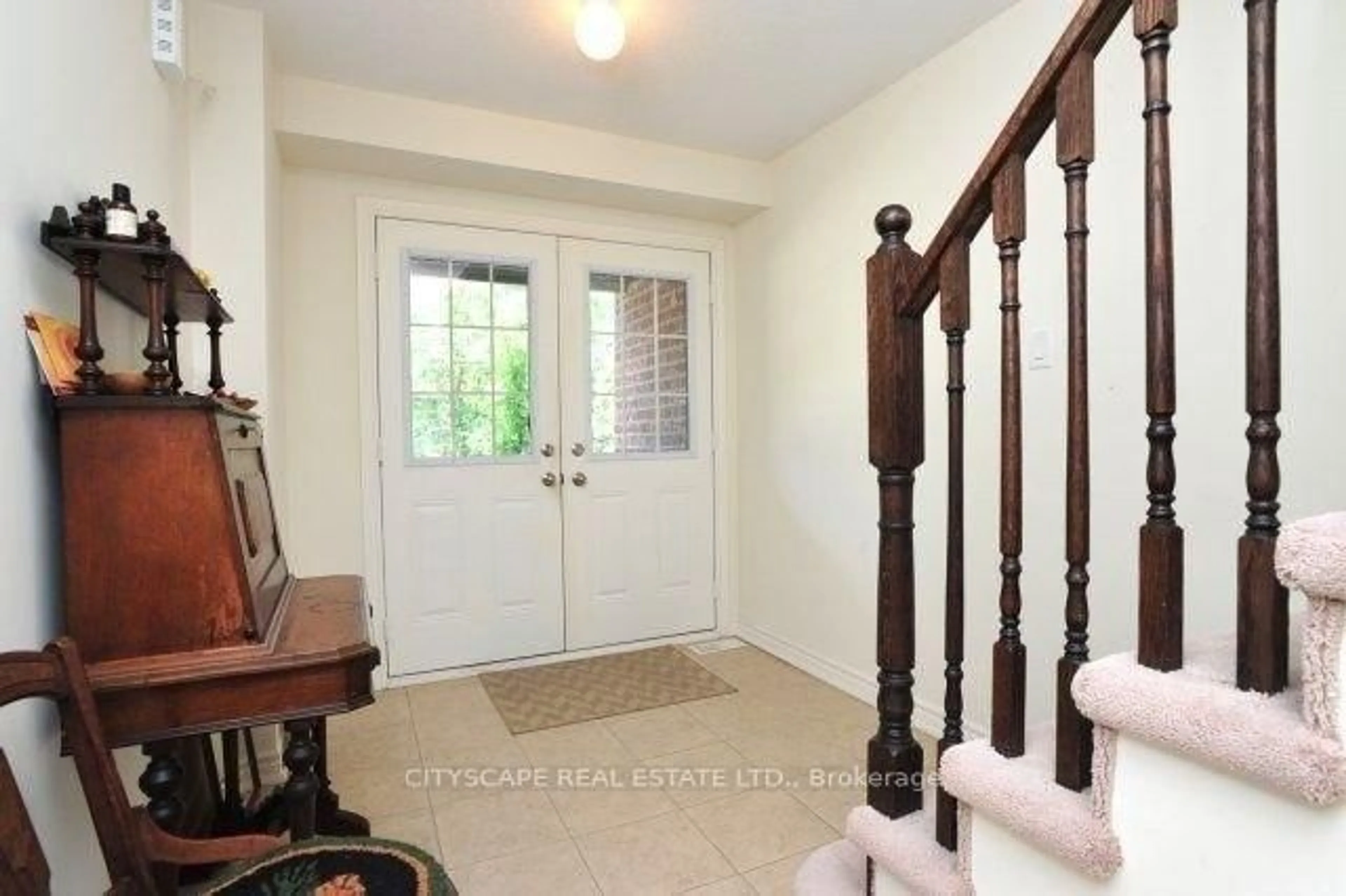 Indoor entryway for 2596 Glengarry Rd #22, Mississauga Ontario L5C 0A2