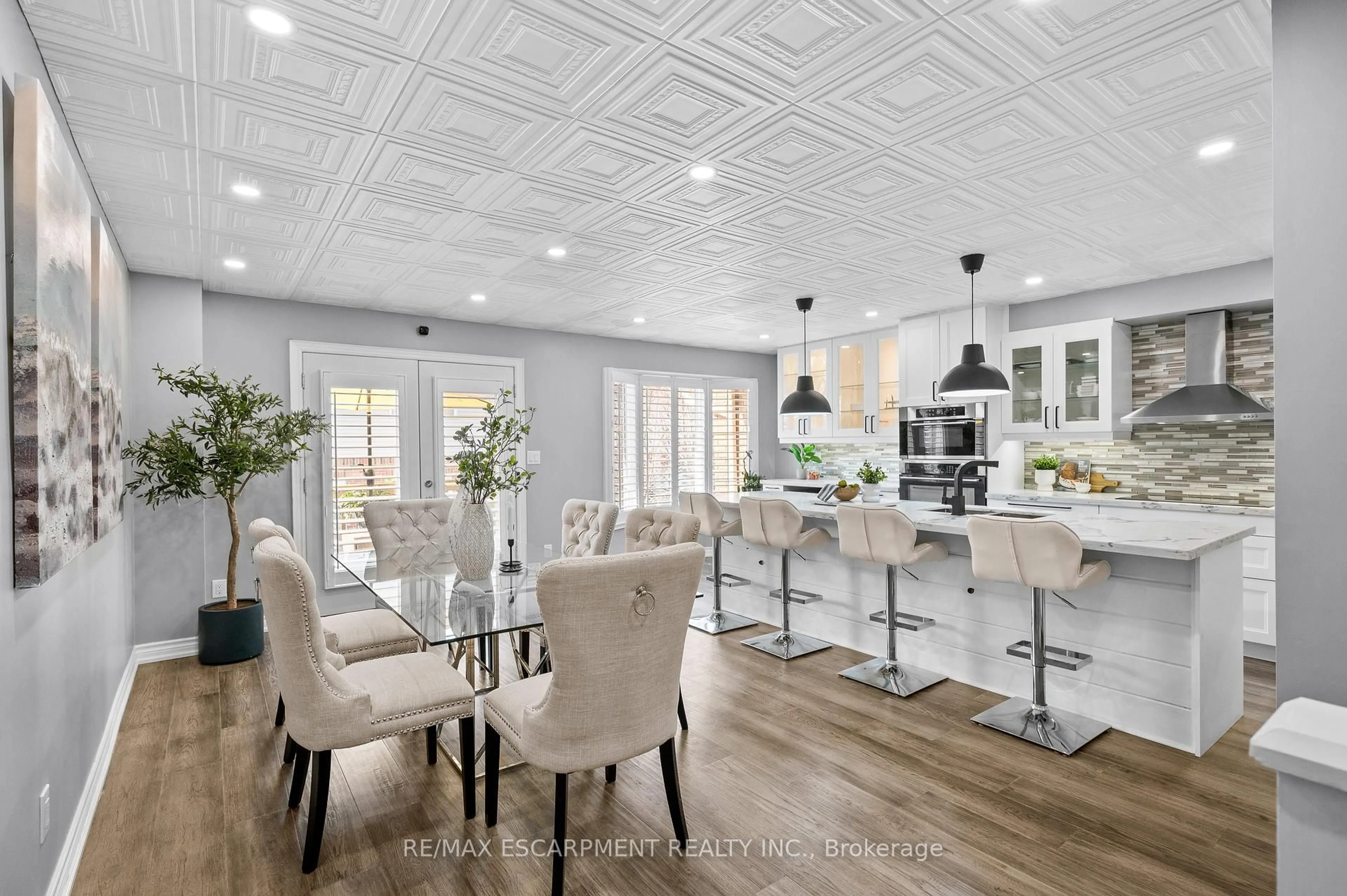 Open concept kitchen, ceramic/tile floor for 955 King Rd #7, Burlington Ontario L7T 4J6