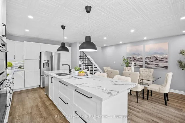 Additional property image - 955 King Rd Unit 7