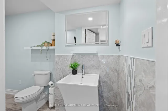 Additional property image - 955 King Rd Unit 7