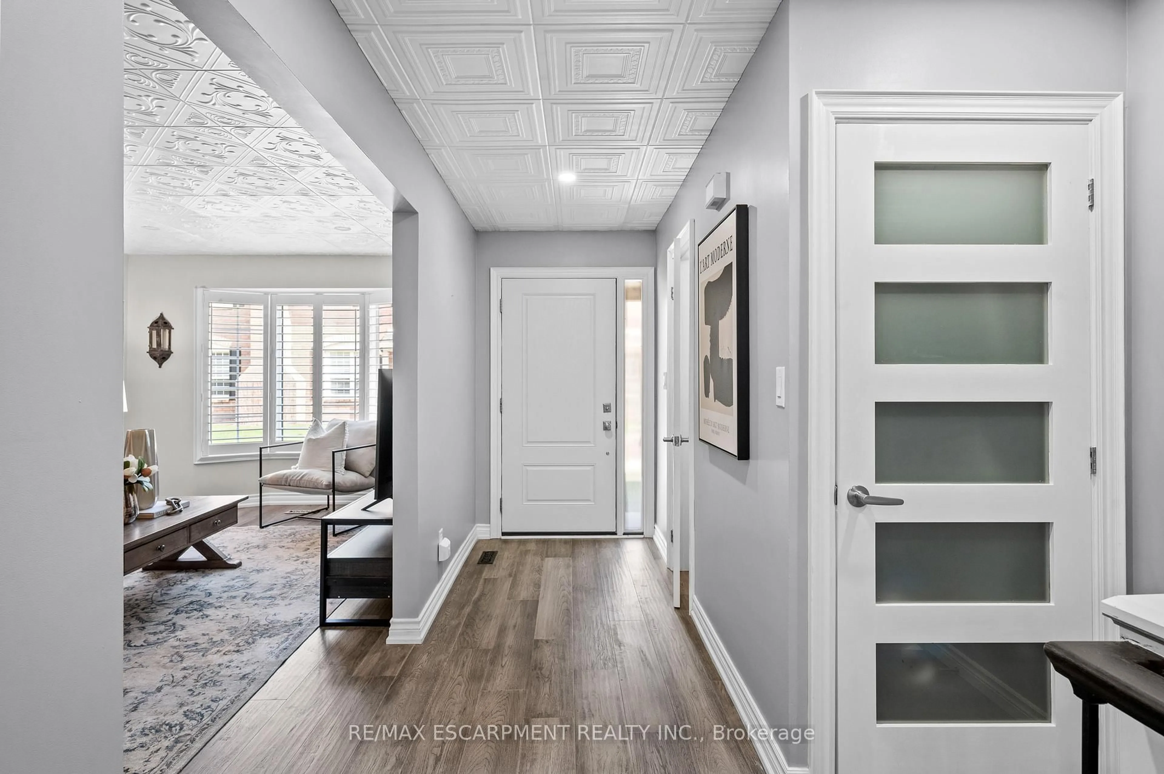 Indoor entryway for 955 King Rd #7, Burlington Ontario L7T 4J6