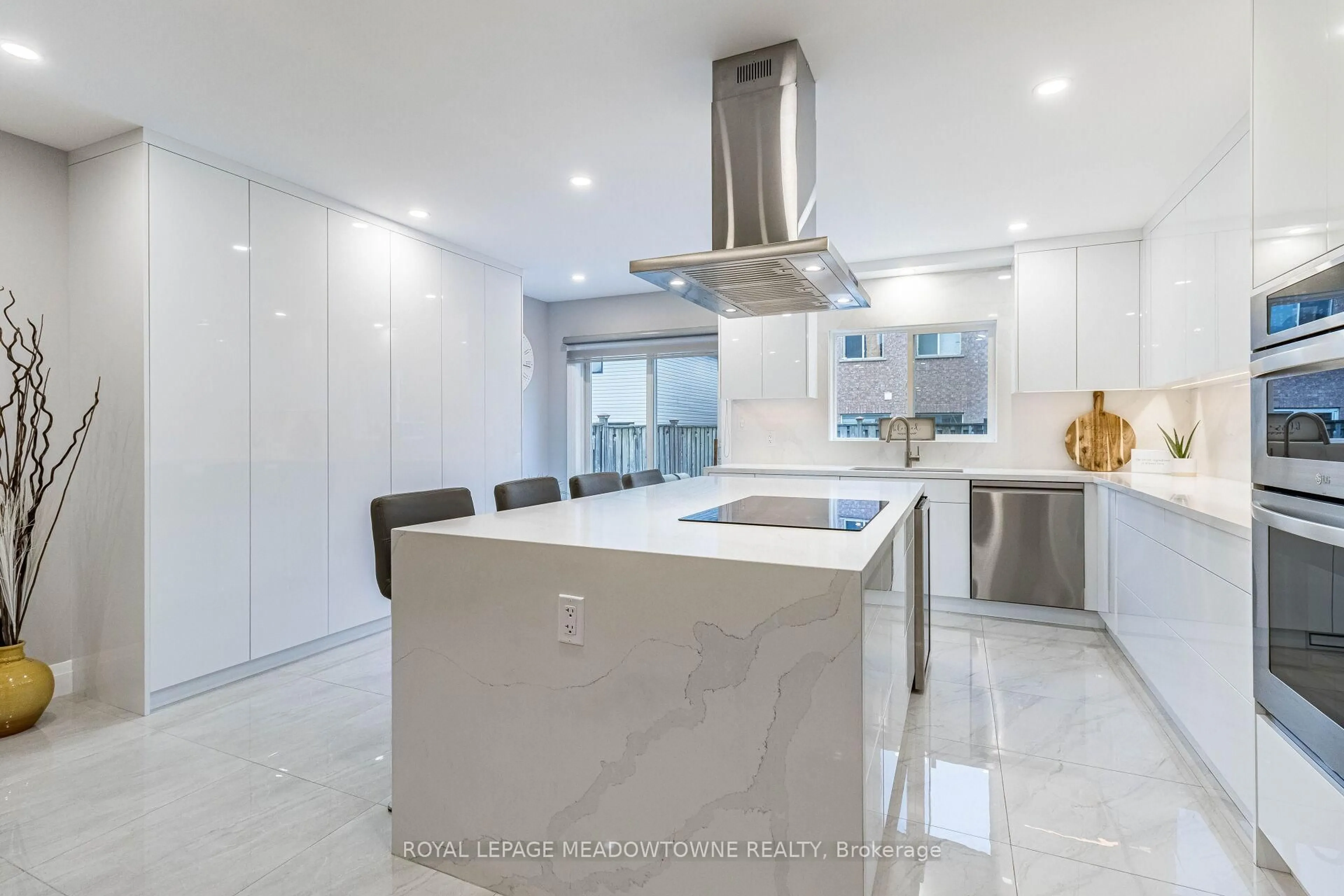 Contemporary kitchen, ceramic/tile floor for 20 Sloan Dr, Milton Ontario L9T 5P9