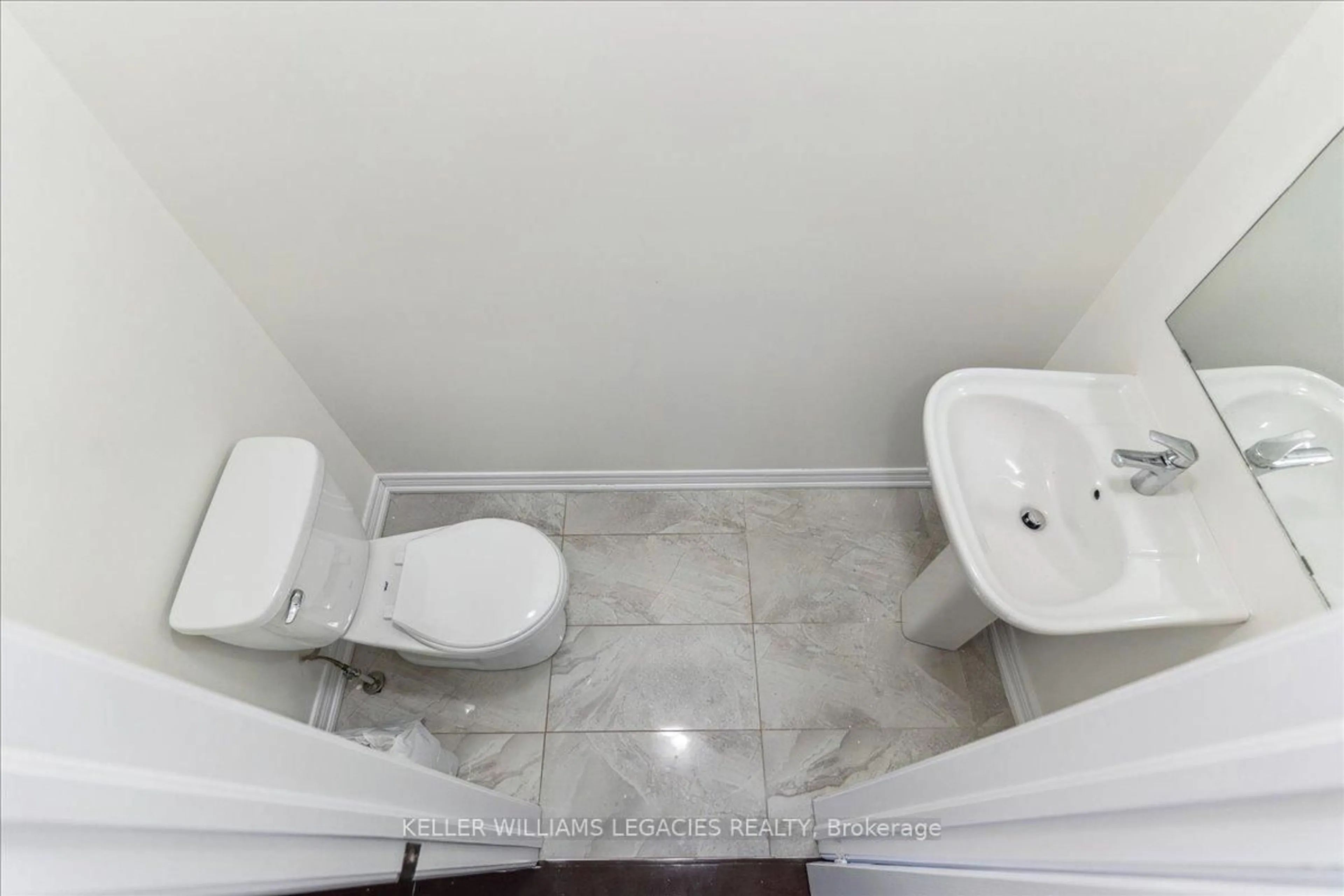 Standard bathroom, floor is not visible for 69 Doris Pawley Cres, Caledon Ontario L7C 4E7