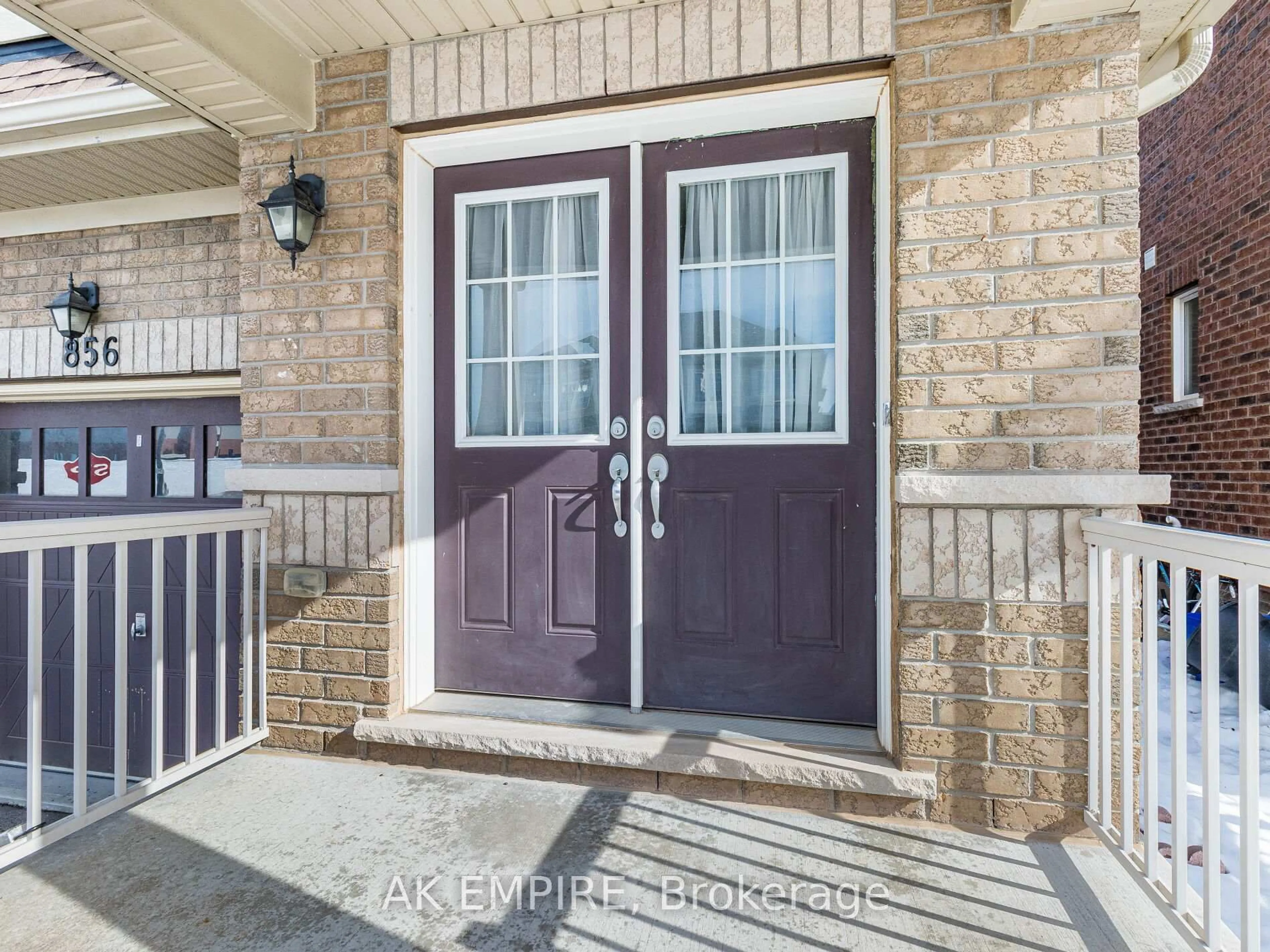 Indoor entryway for 856 Miltonbrook Cres, Milton Ontario L9T 8N4