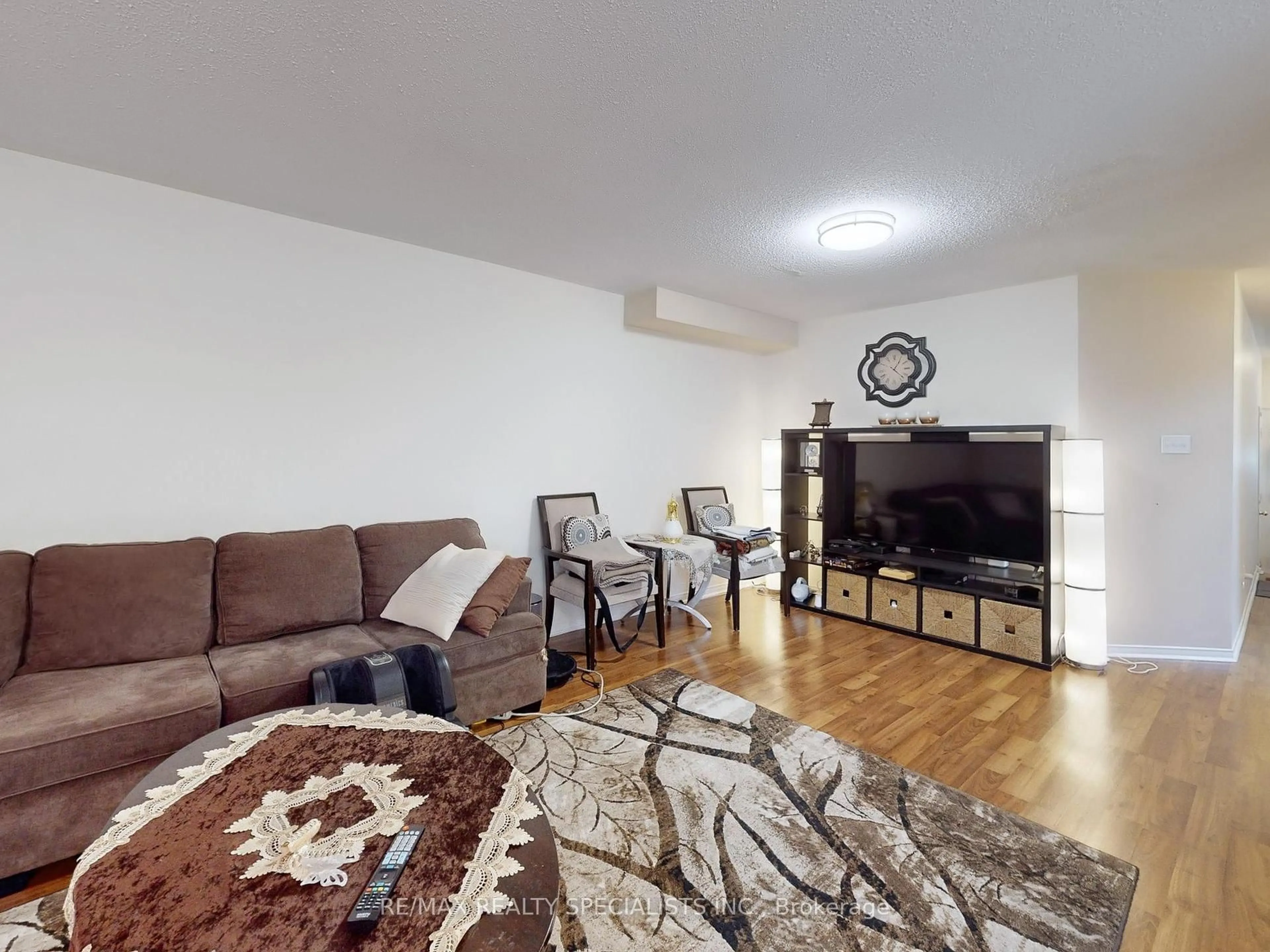 Living room with furniture, unknown for 5223 Fairford Cres #90, Mississauga Ontario L5V 2M6
