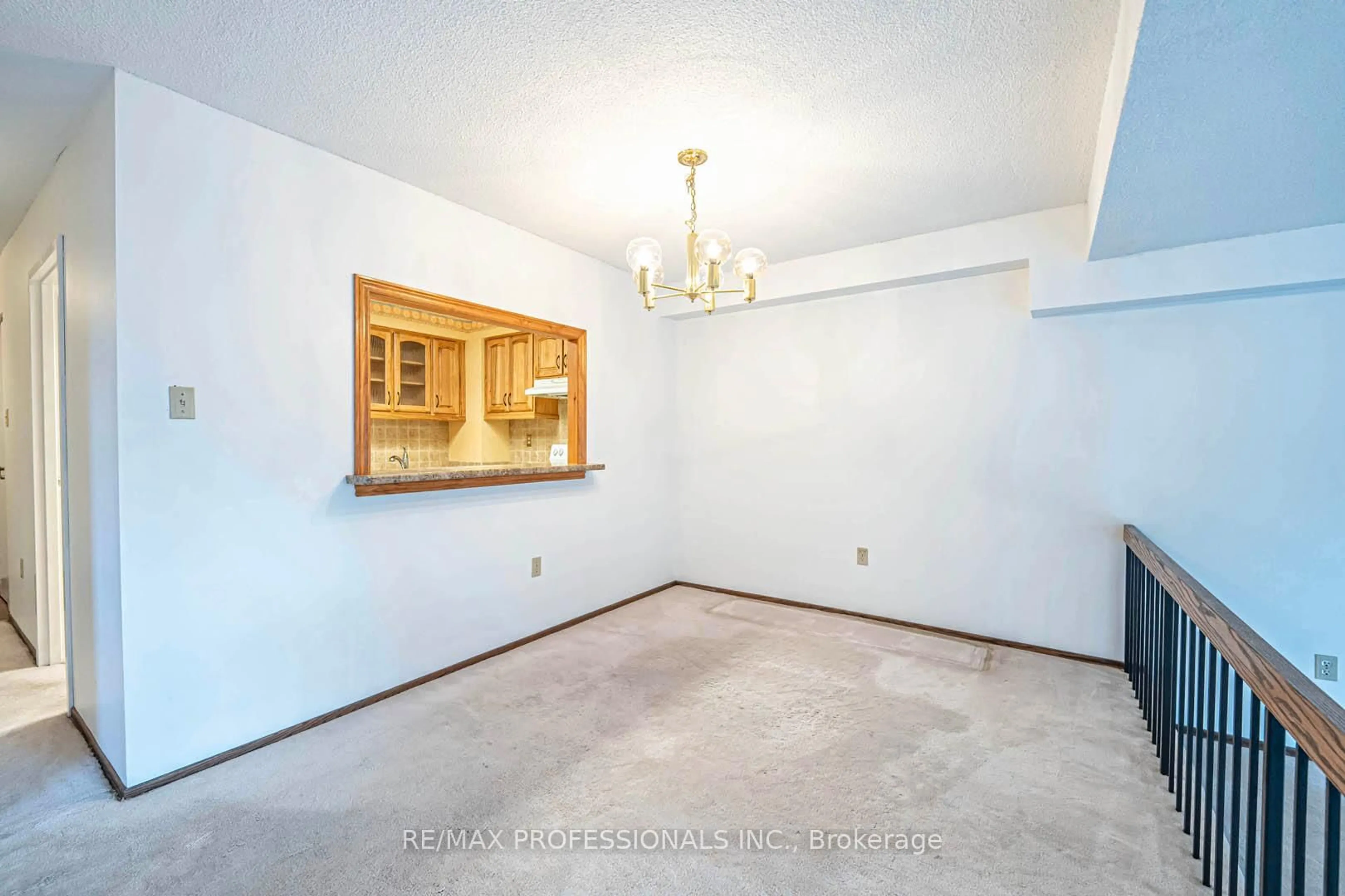 A pic of a room for 965 Inverhouse Dr #407, Mississauga Ontario L5J 4B4