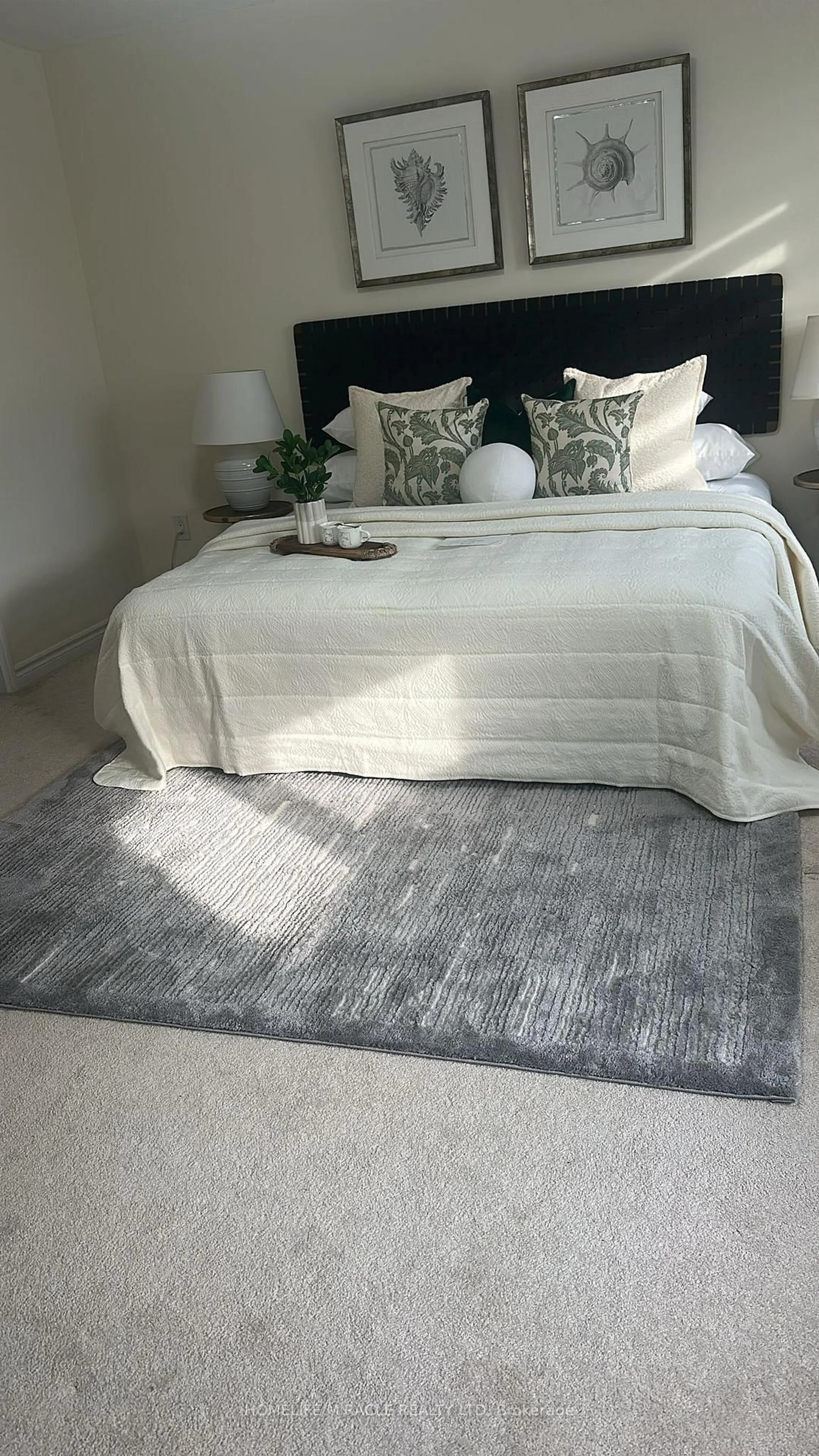 Bedroom with bed, carpet floor for 425 Edenbrook Hill Dr, Brampton Ontario L7A 0H1