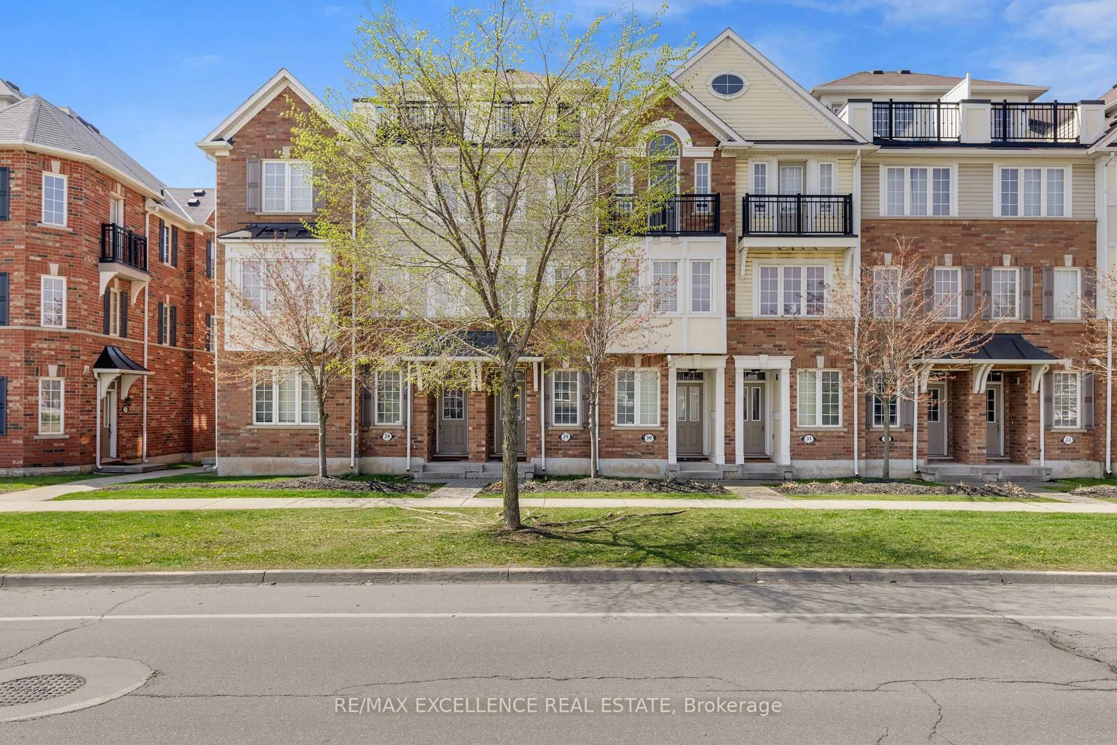 Home with brick exterior material, street for 2614 Dashwood Dr #29, Oakville Ontario L6M 0K5