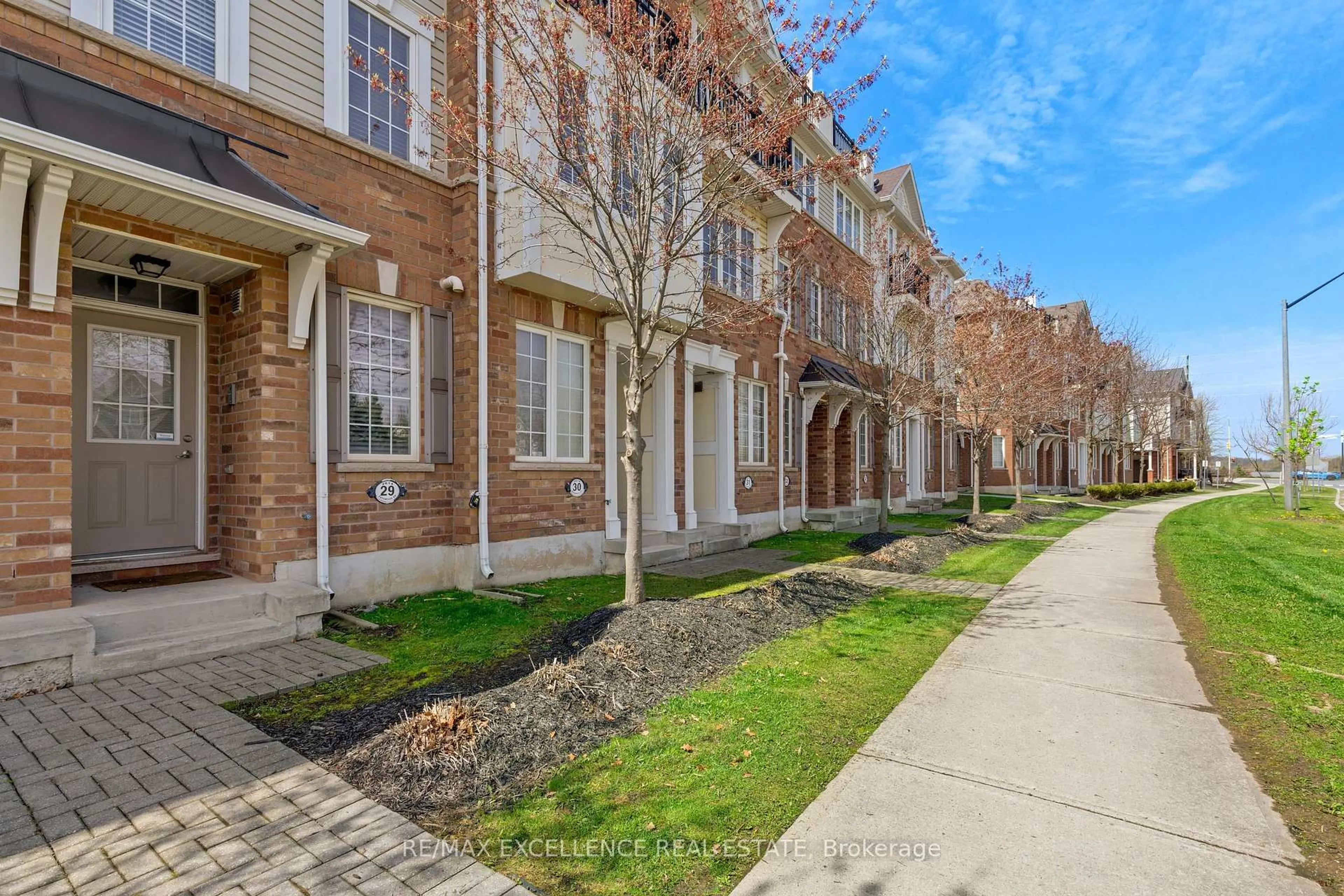 Patio, street for 2614 Dashwood Dr #29, Oakville Ontario L6M 0K5