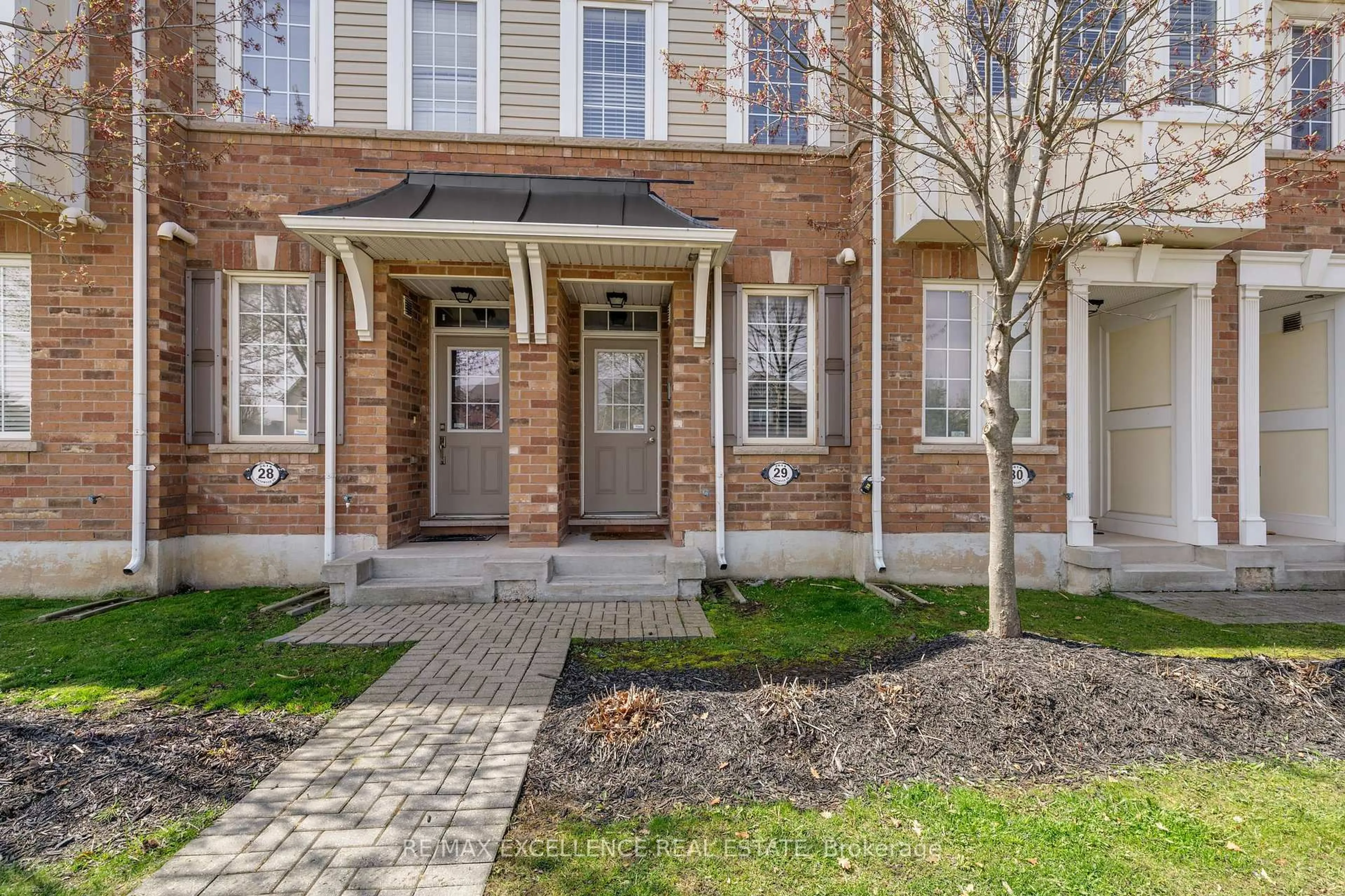 Home with brick exterior material, street for 2614 Dashwood Dr #29, Oakville Ontario L6M 0K5