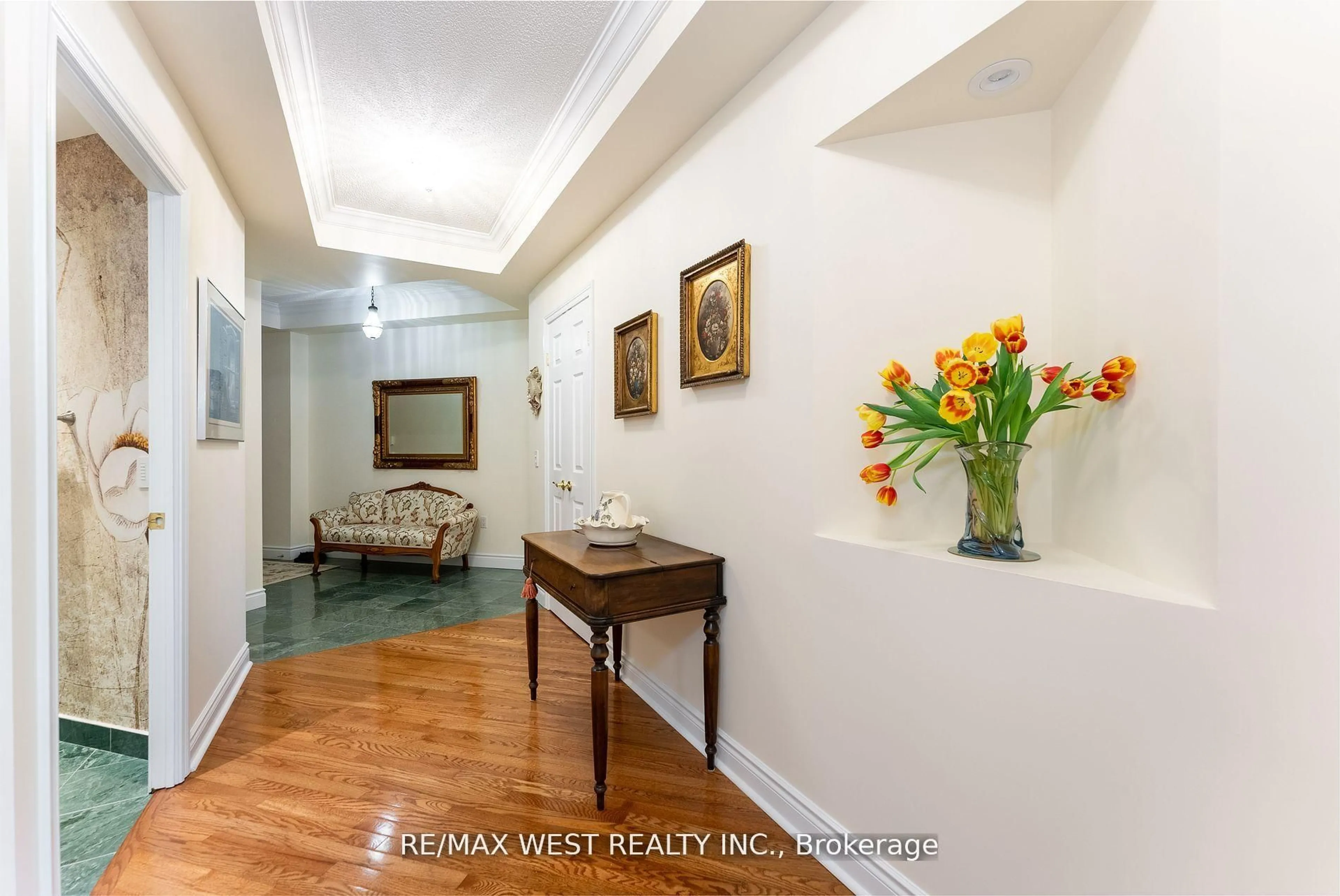 Indoor entryway for 12 Old Mill Tr #303, Toronto Ontario M8X 2Z4